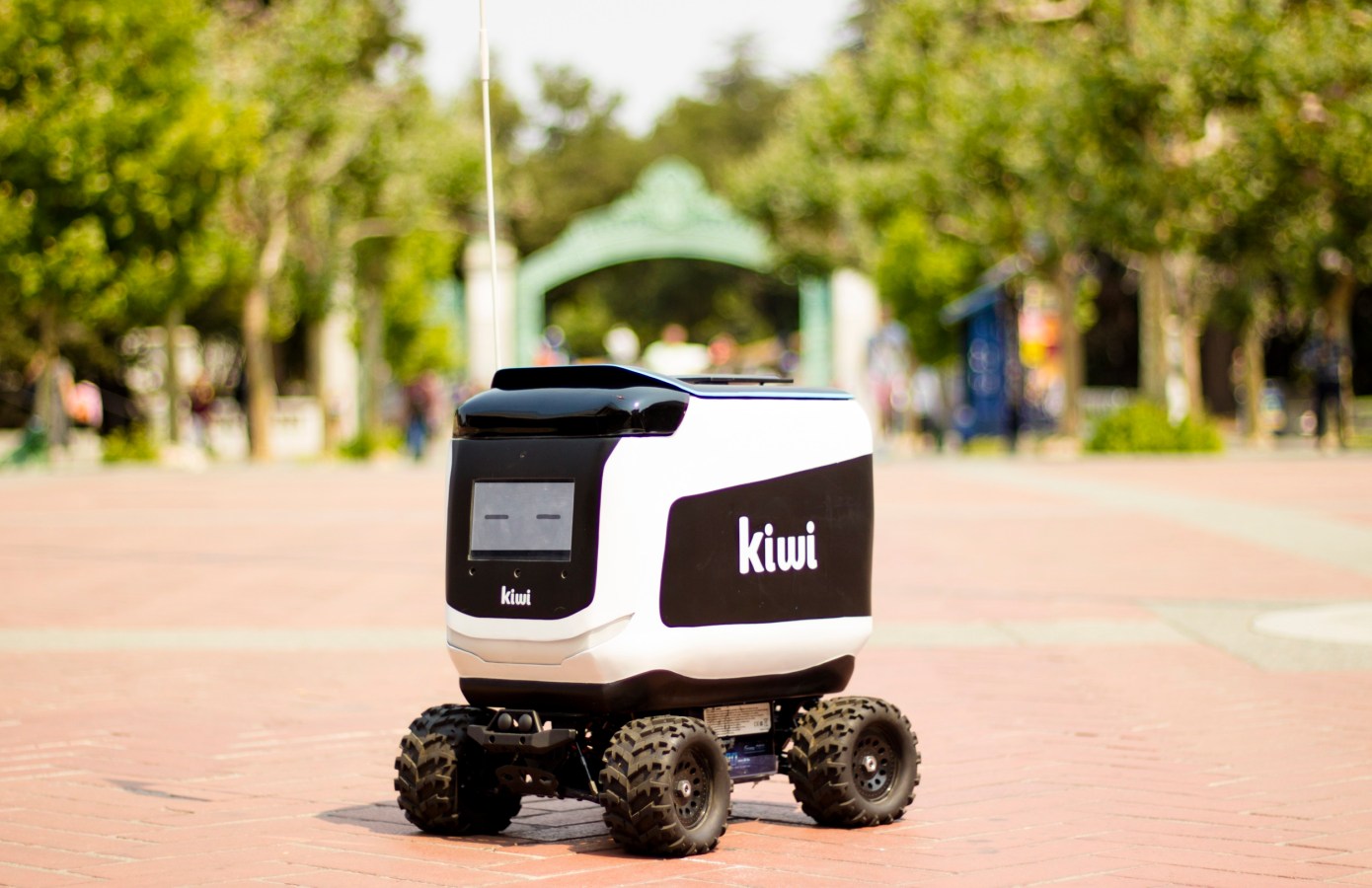 kiwi-campus-robot-1.jpeg