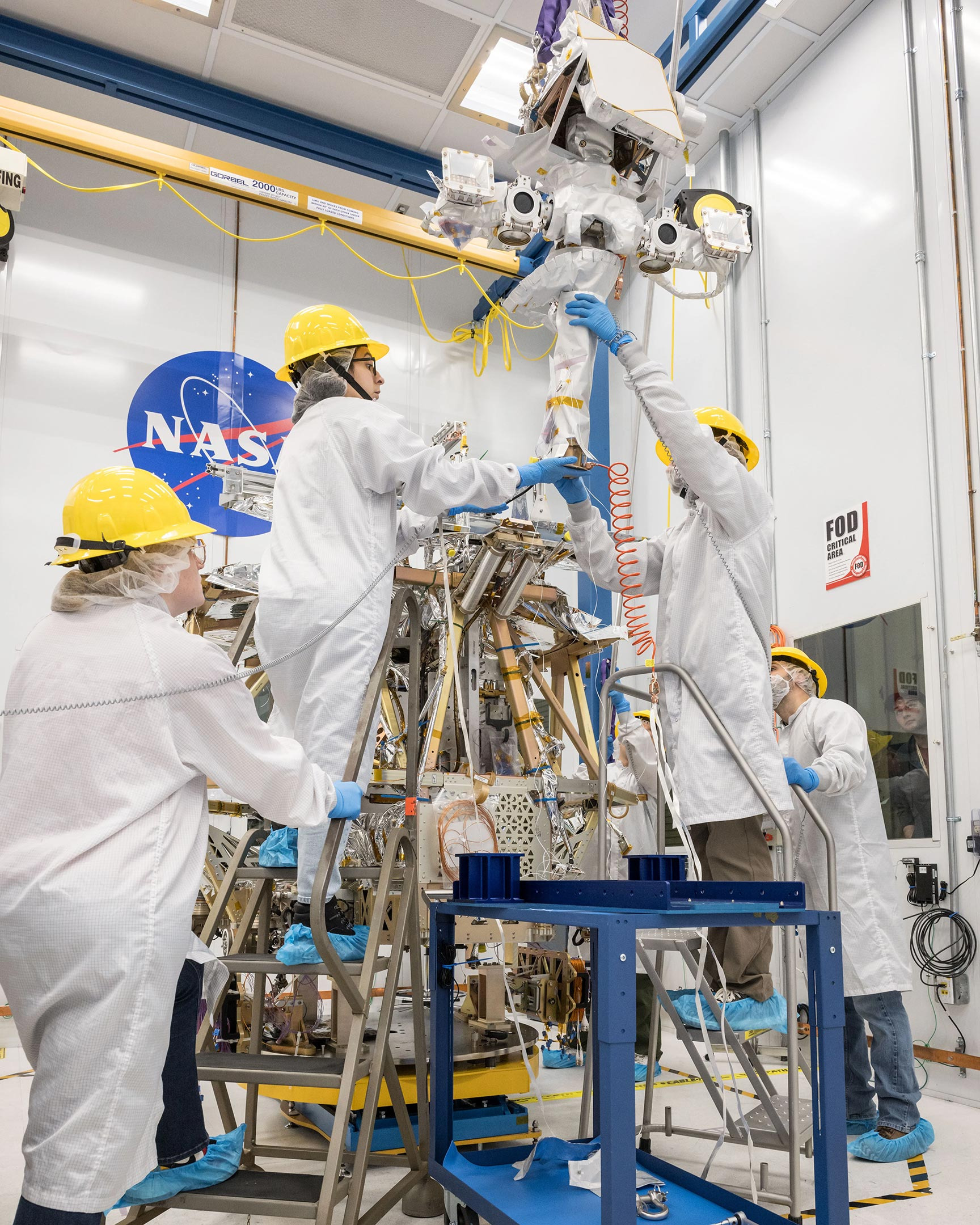 NASA-VIPER-Robotic-Moon-Rover-Mast-Install_jpg_92.jpg