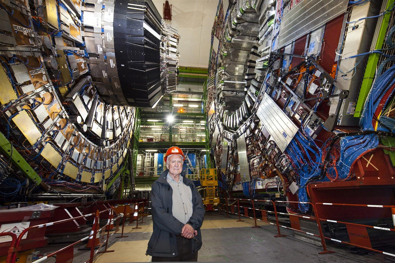 Peter-Higgs-CMS-Detector_jpg_92.jpg