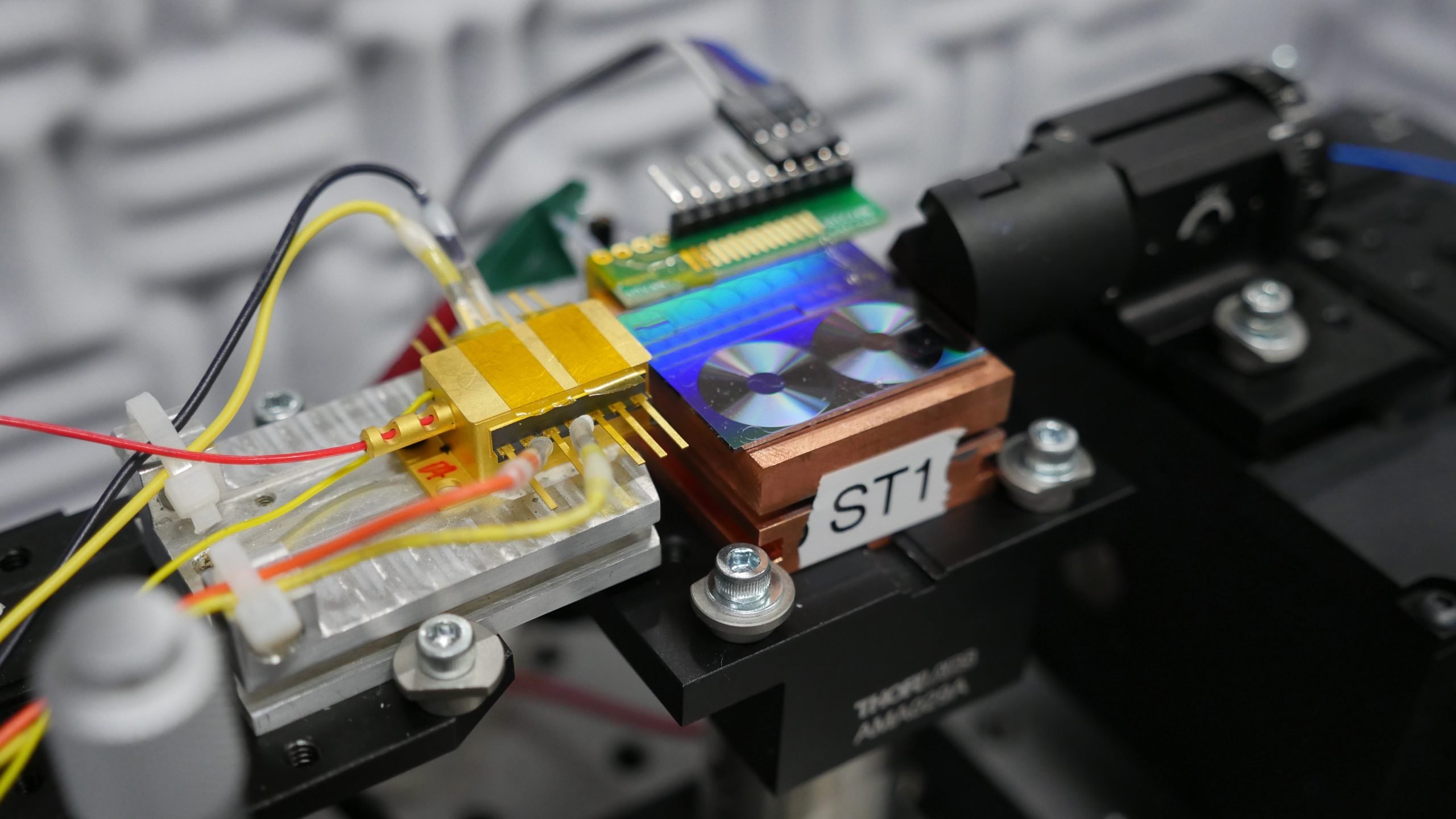 Chip-for-Converting-Light-Into-Microwave-Signals-scaled.jpg