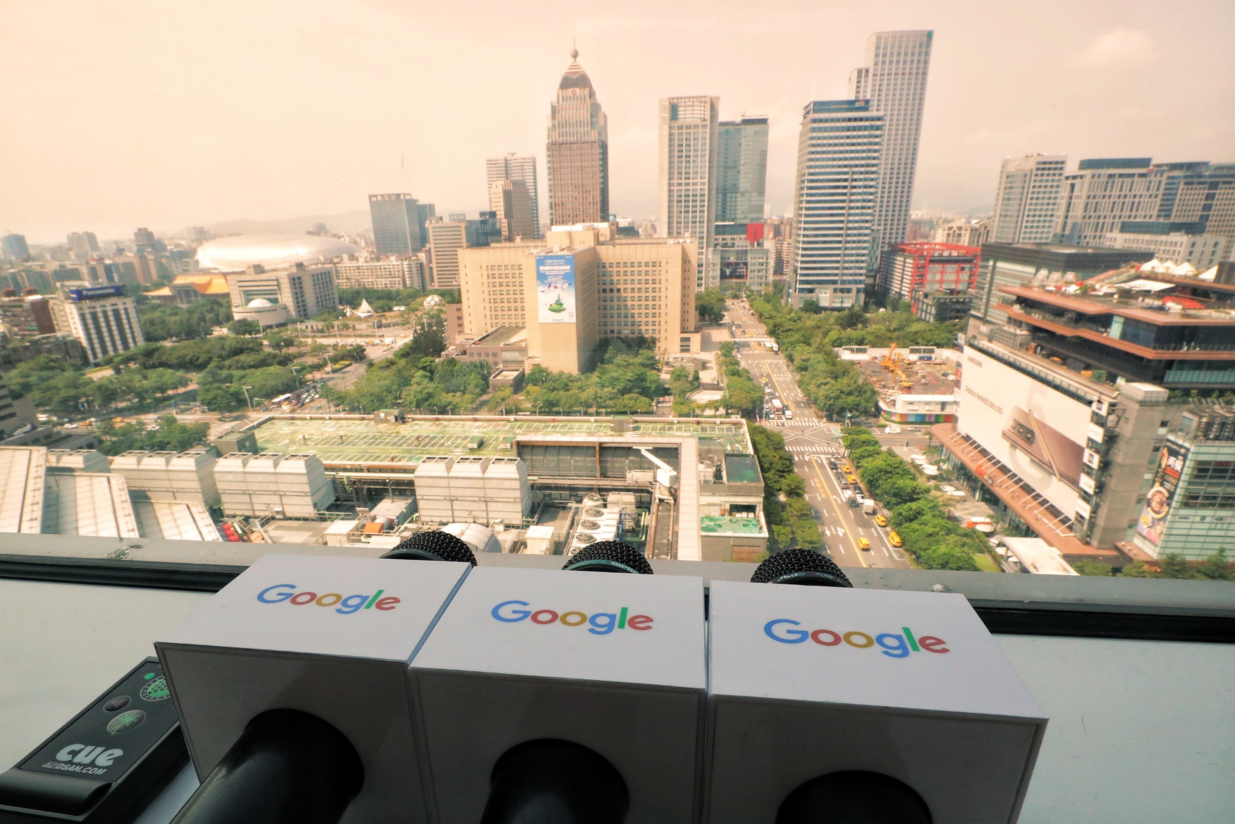 Skyline_of_Taipei_viewed_from_Google_Office_Taiwan_20200903.jpg