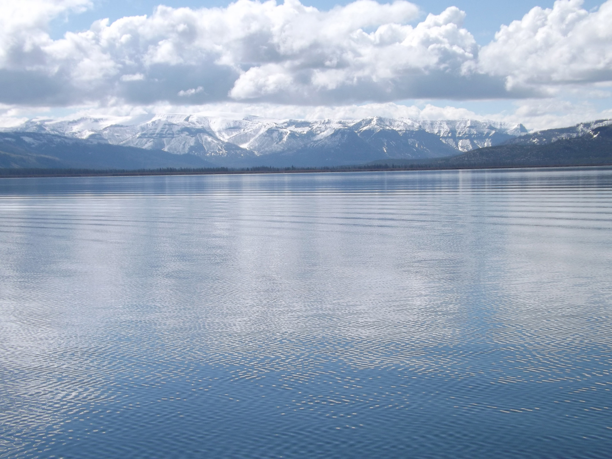 Yellowstone-Lake.jpg