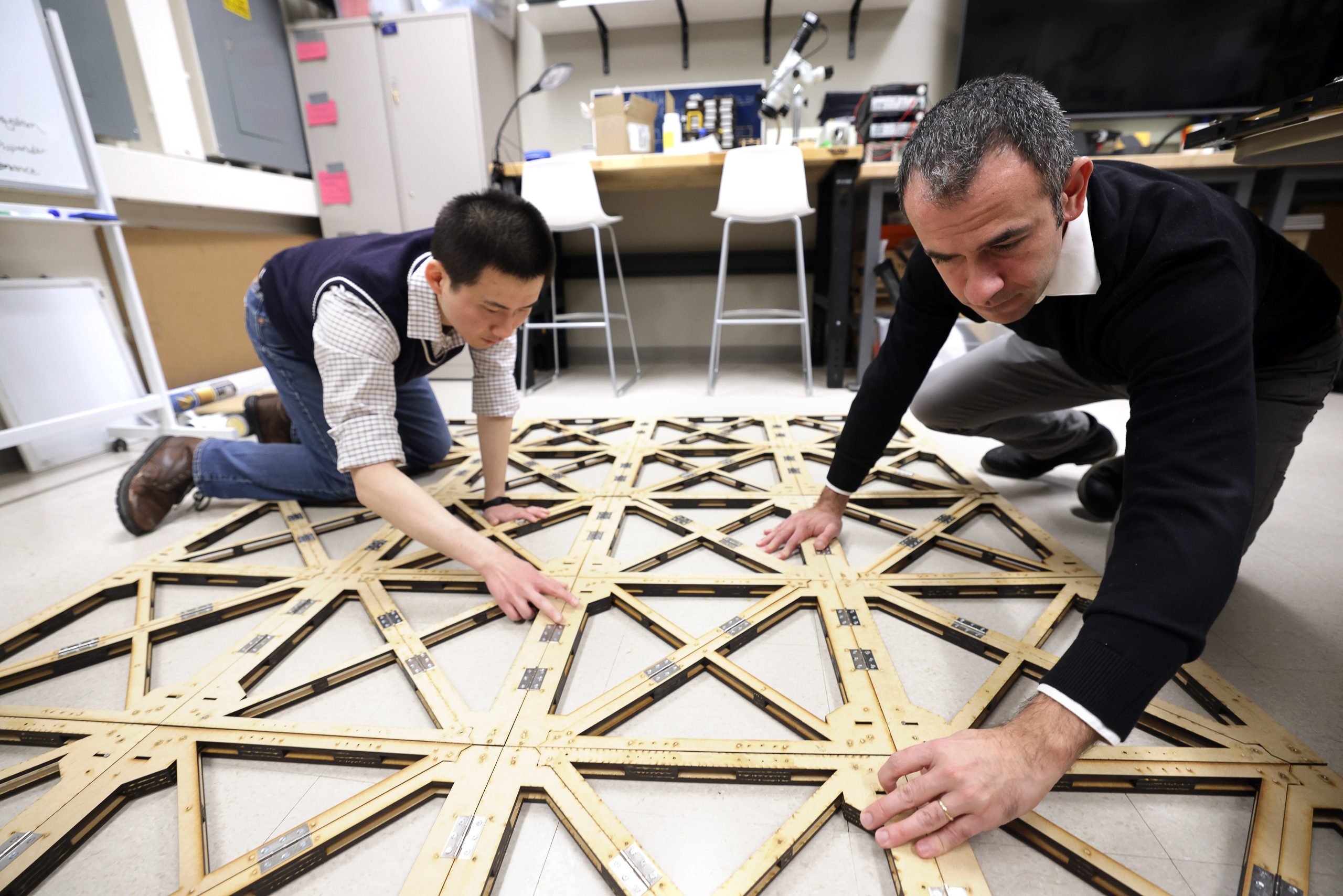 Yi-Zhu-and-Evgueni-Filipov-Working-in-Lab-scaled.jpg