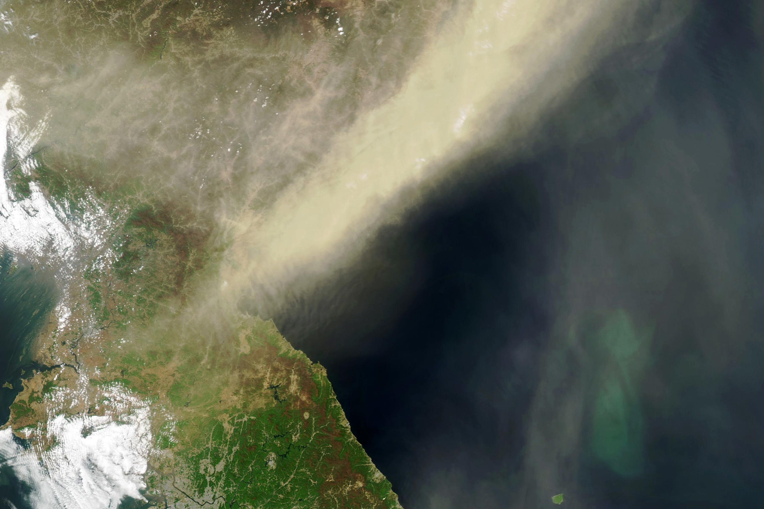 Wall-of-Dust-Over-Korean-Peninsula-2024.jpg