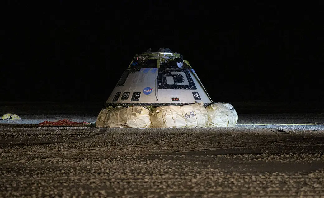 BOEING-STARLINER-LANDING-NEW-MEXICO-2019.webp