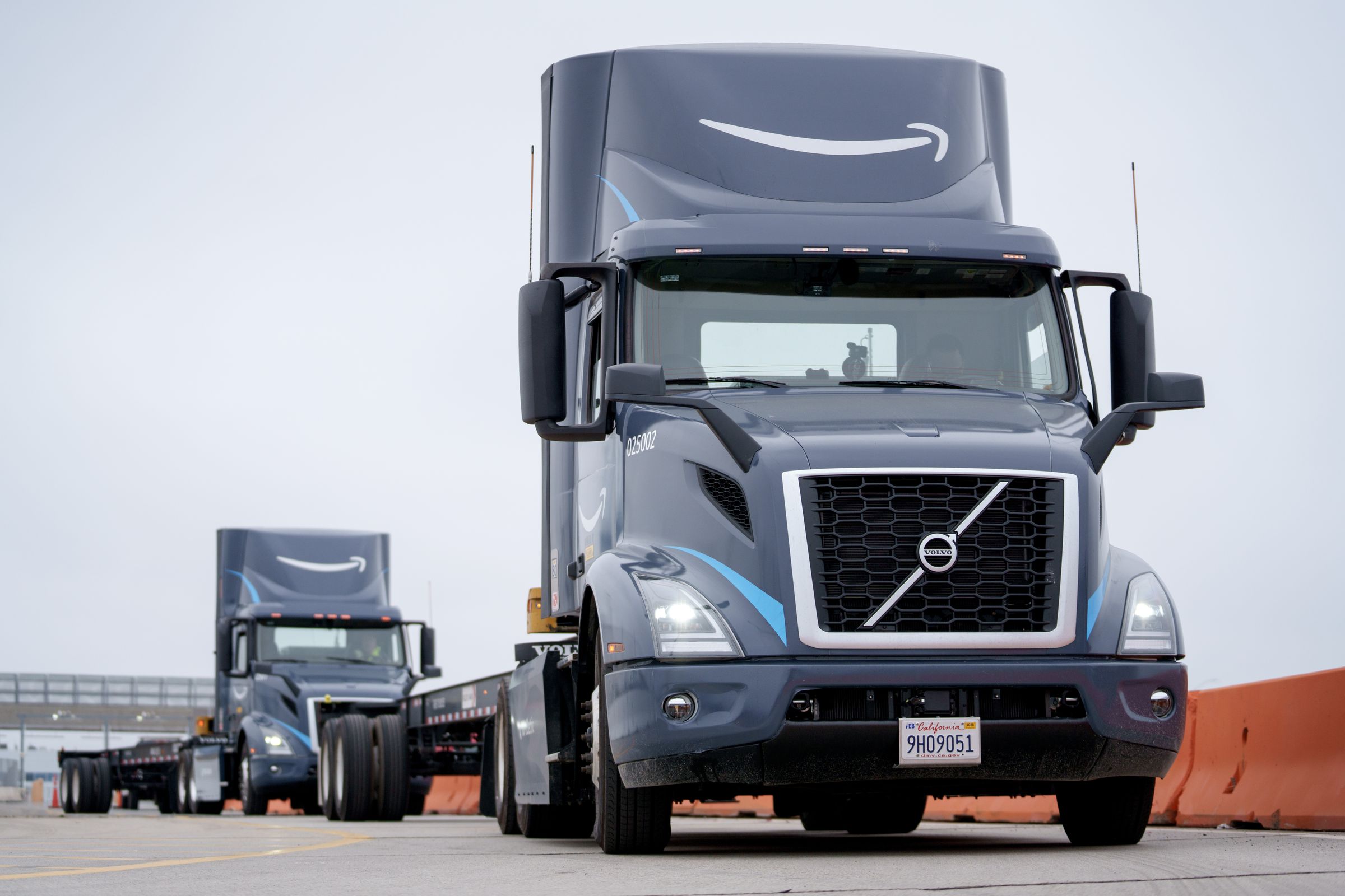 Amazon_Electric_Trucks_1.jpg