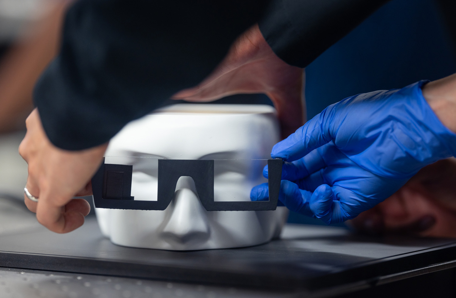 Prototype-of-the-Compact-Augmented-Reality-Glasses.jpg