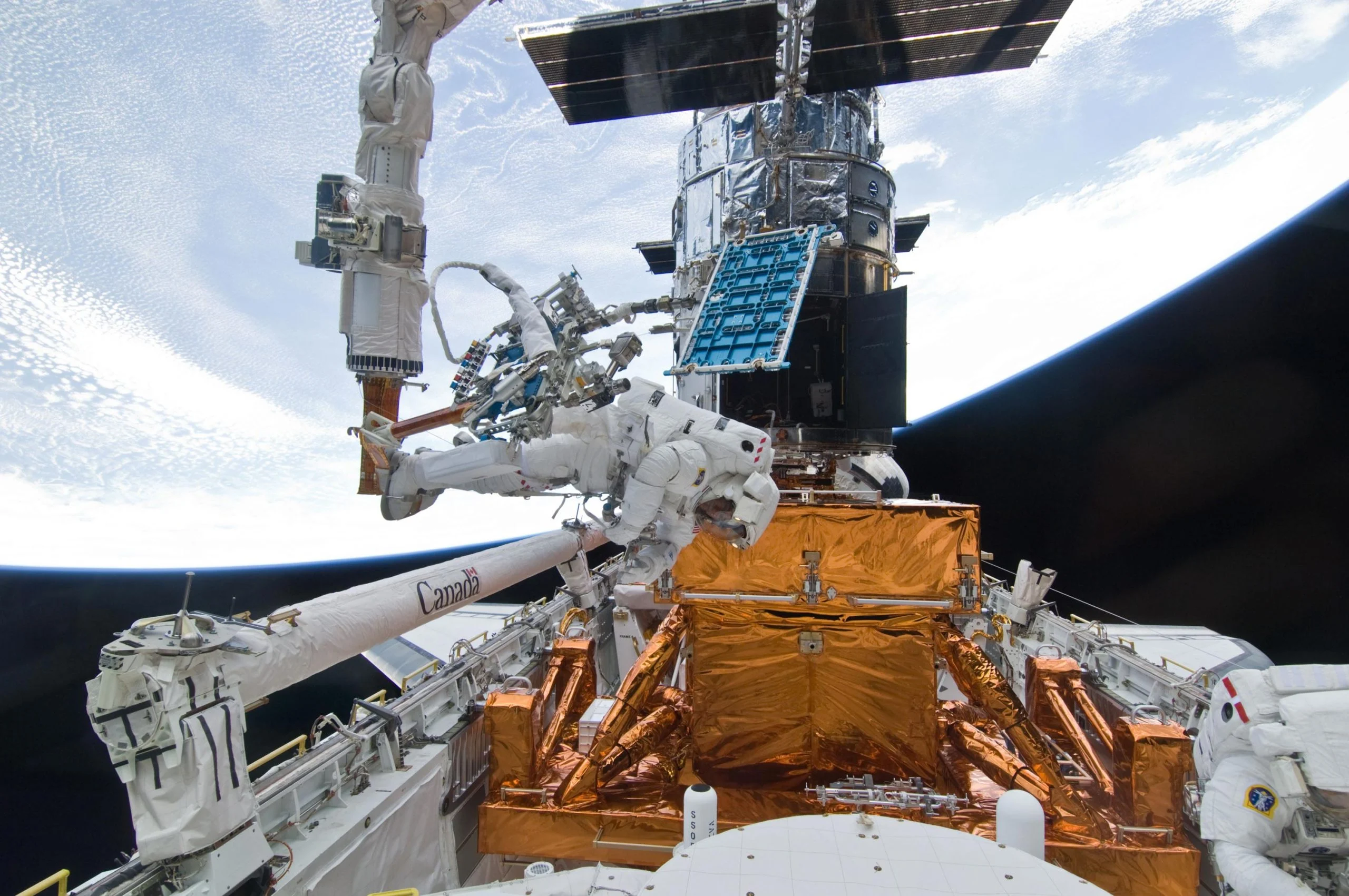 NASA-Astronaut-Michael-Good-During-Hubble-Servicing-Mission-4-scaled.webp