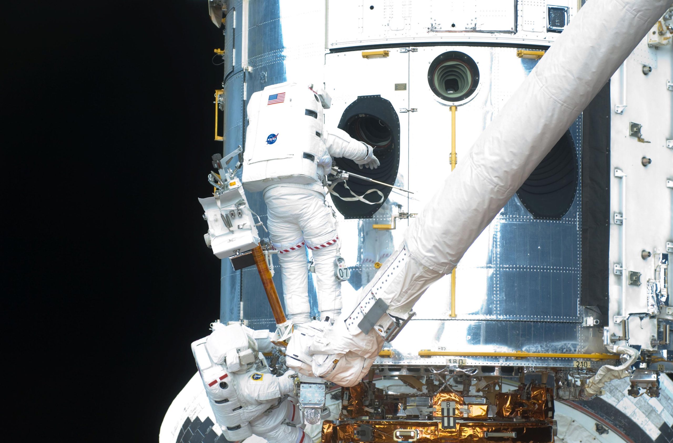 Astronauts-Michael-Good-and-Mike-Massimino-Hubble-SM4-Spacewalk-scaled.jpg