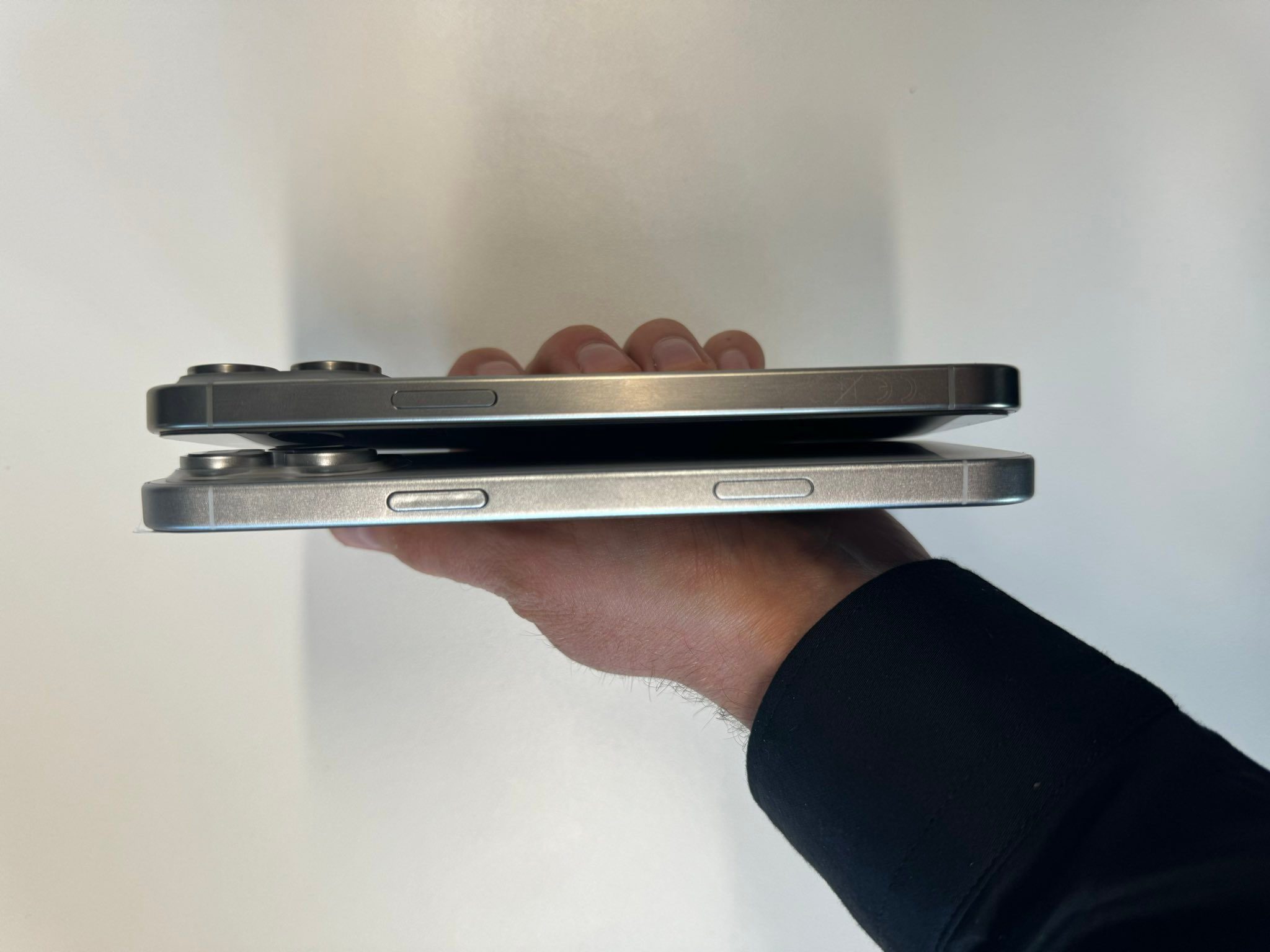 iPhone-16-Pro-Max-vs-iPhone-15-Pro-Max-rotated.jpg