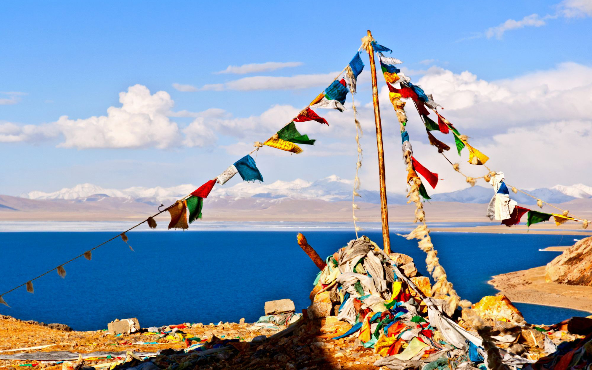 Tibetan-Plateau-Prayer-Flags.jpg