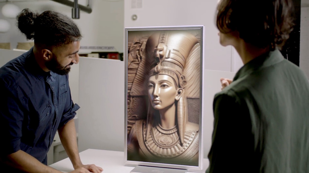 LKG-32_SpatialDisplayPortrait-cleopatra02-Large.jpeg