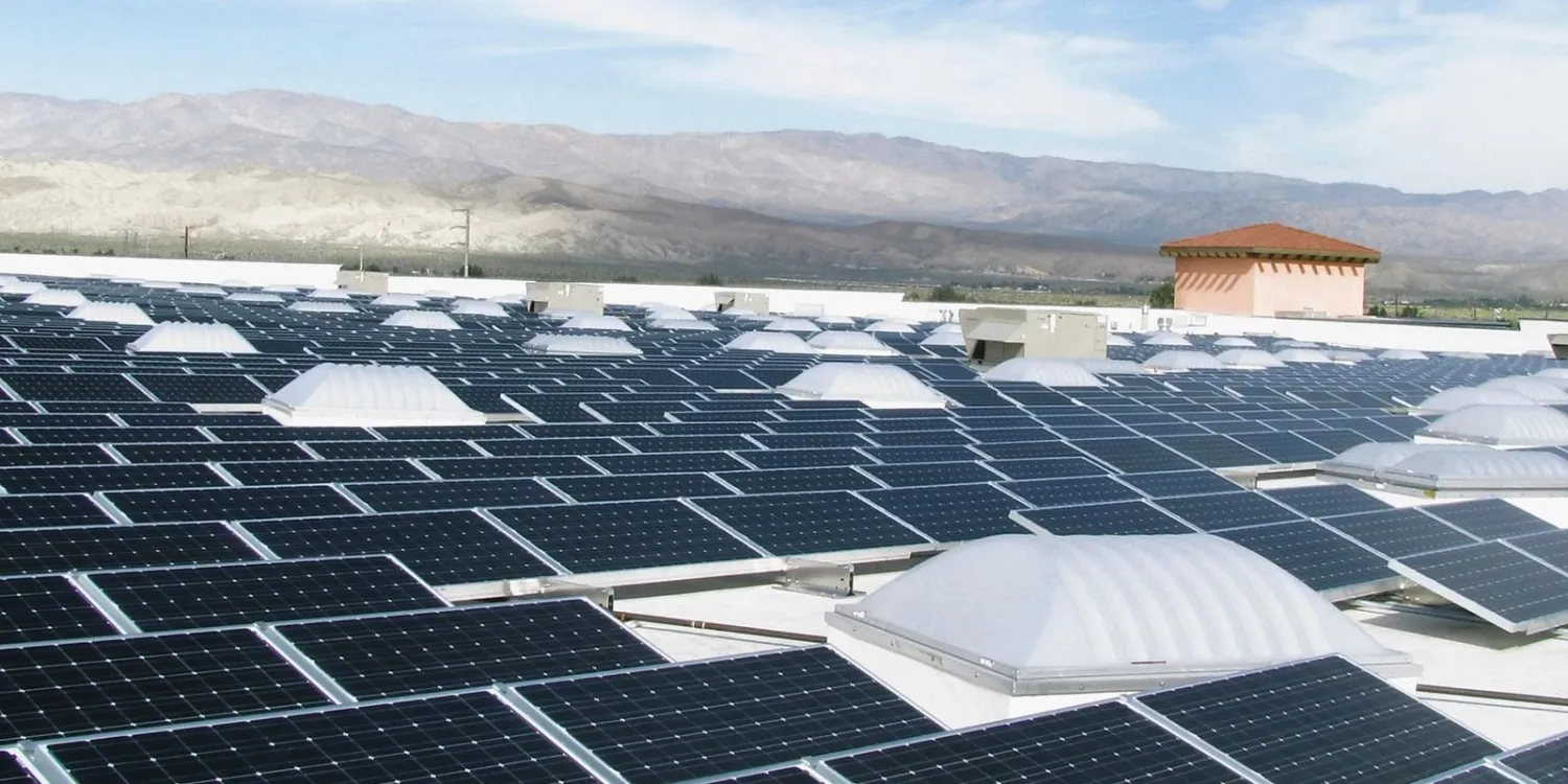 Palm-Desert-California-Walmart-solar-creative-commons.webp