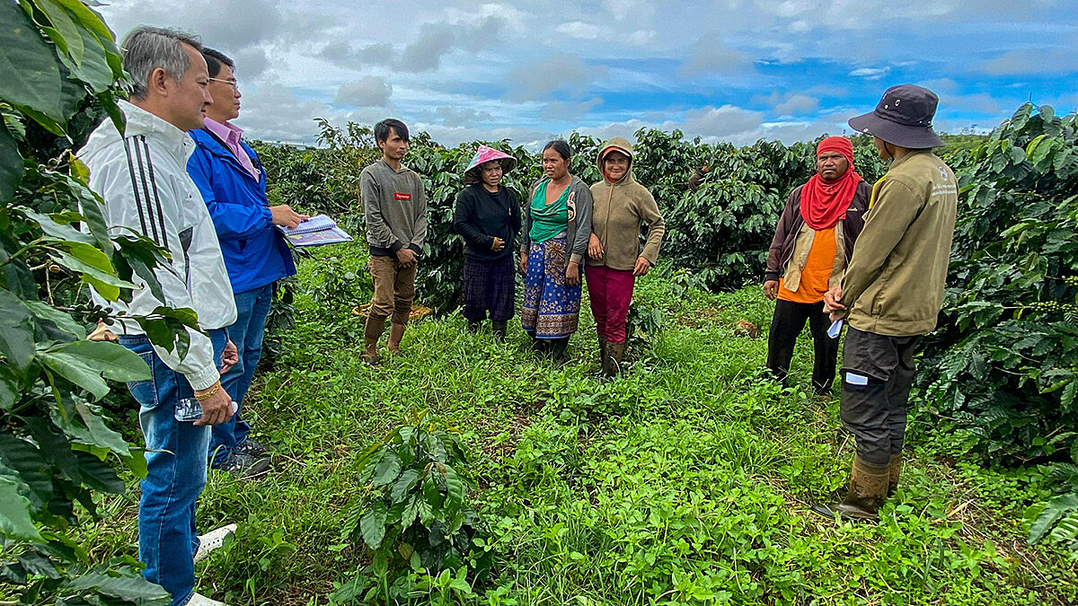 Vietnam_expanded_rs_coffee_visit2_1200x900.jpg