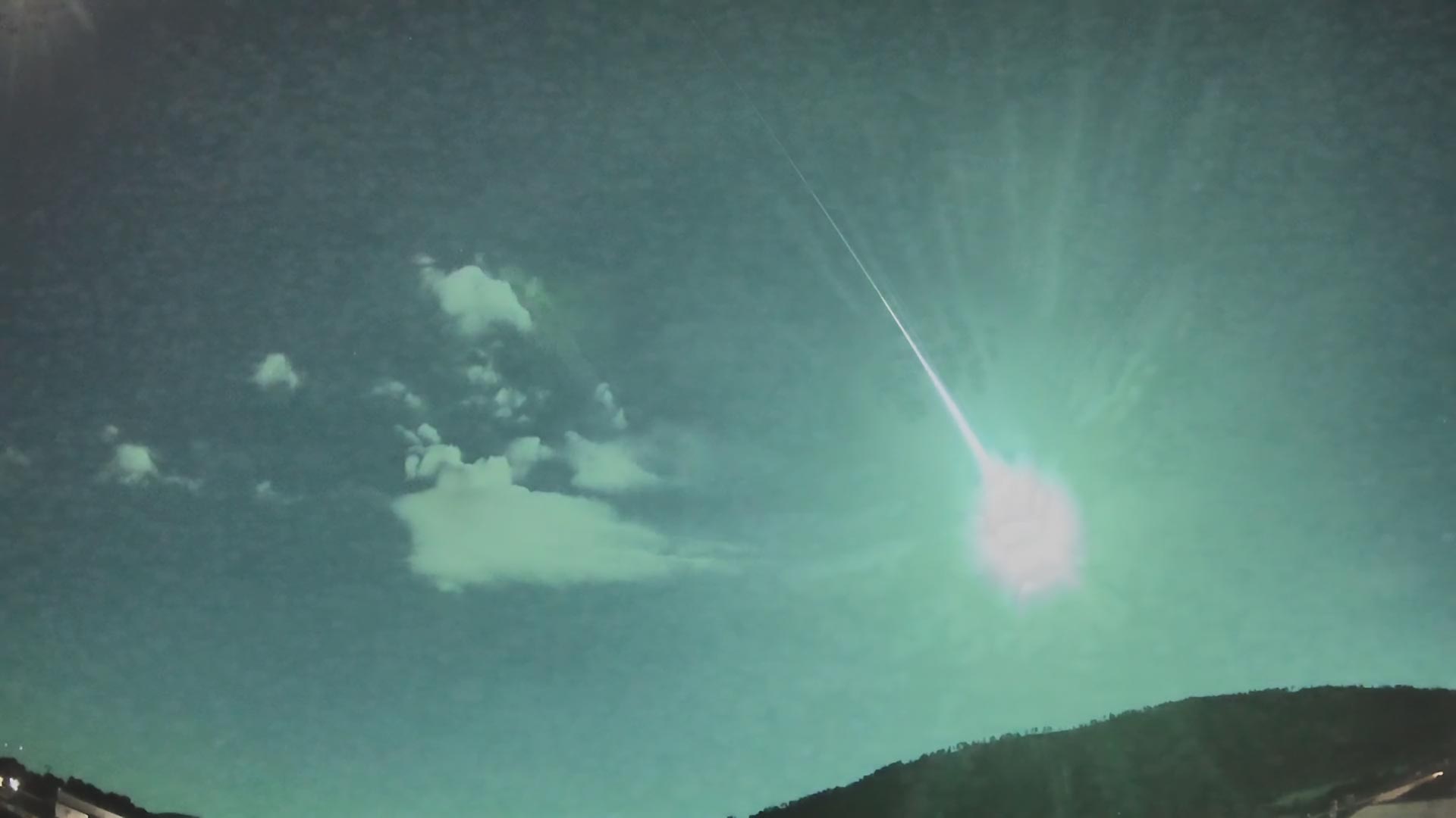 Stunning-Meteor-Captured-by-ESAs-Fireball-Camera.jpg