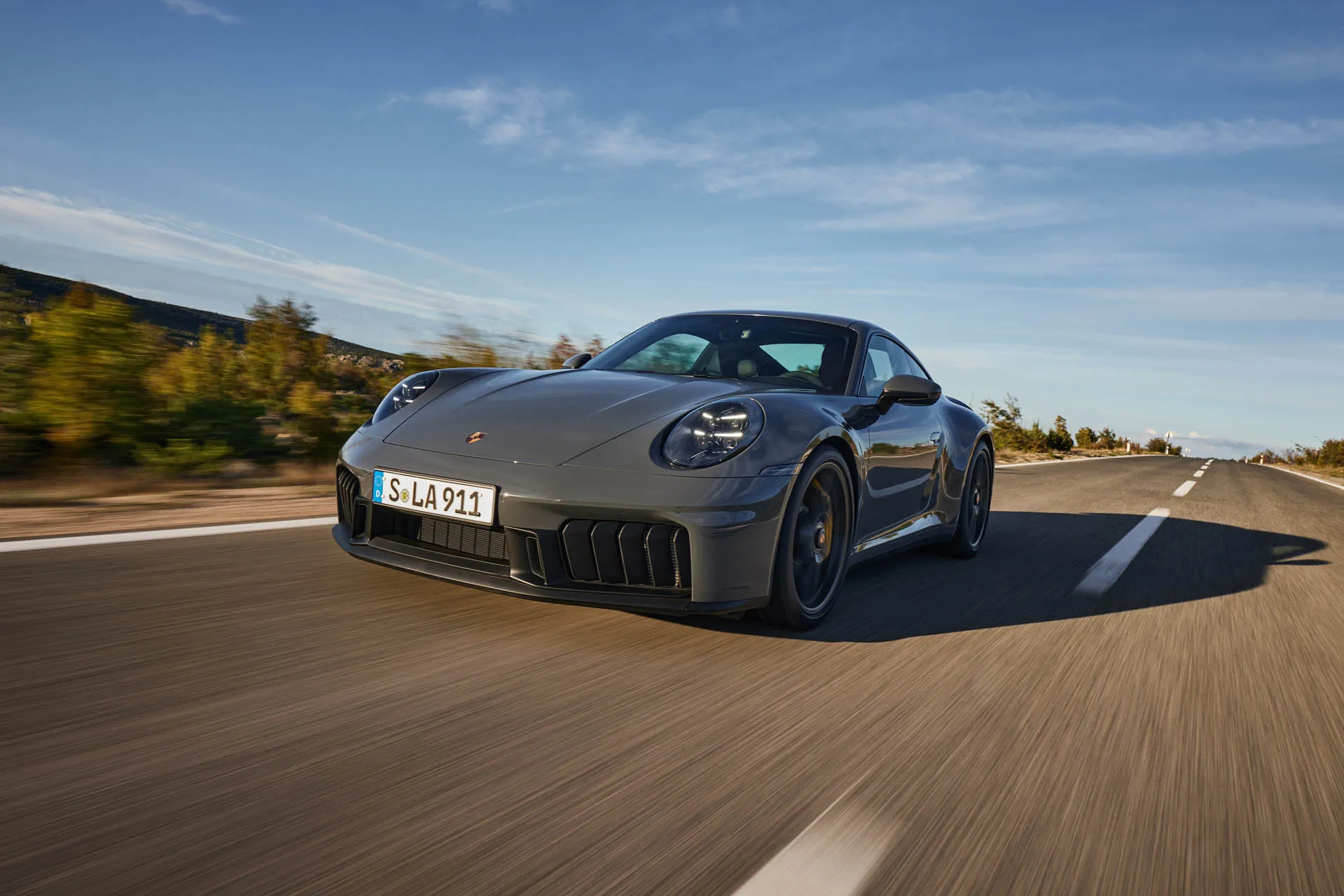 porsche-911-carrera_100930731_h.webp