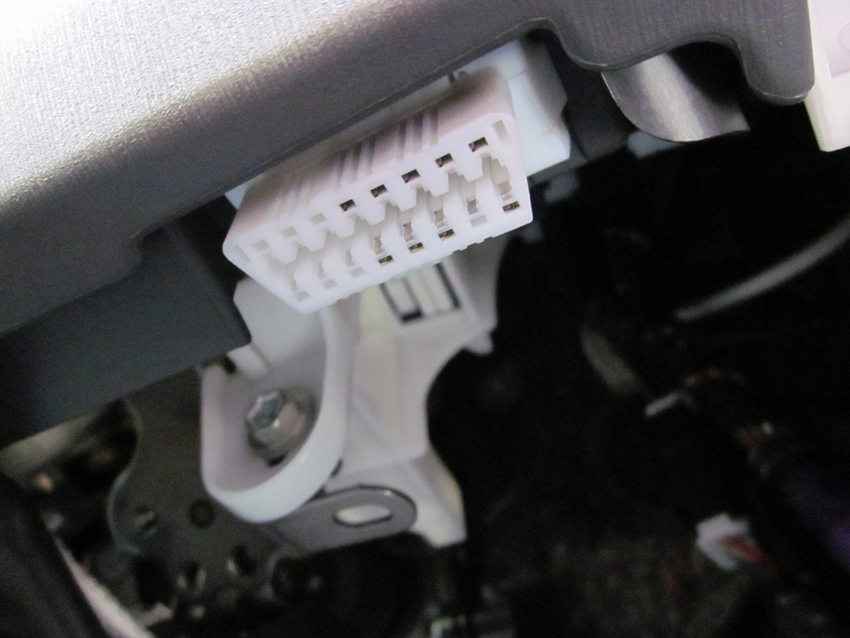 OBD2コネクタ運転席.JPG