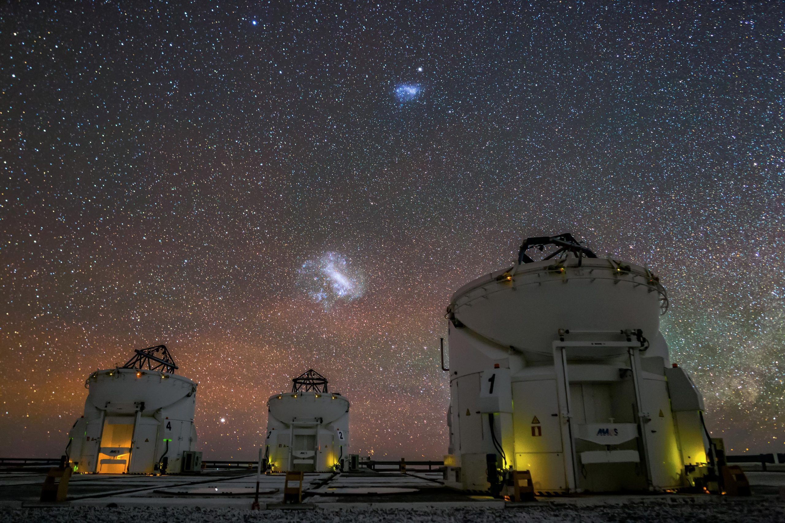 Magellanic-Clouds-ESO-VLT-Auxiliary-Telescopes-scaled.jpg