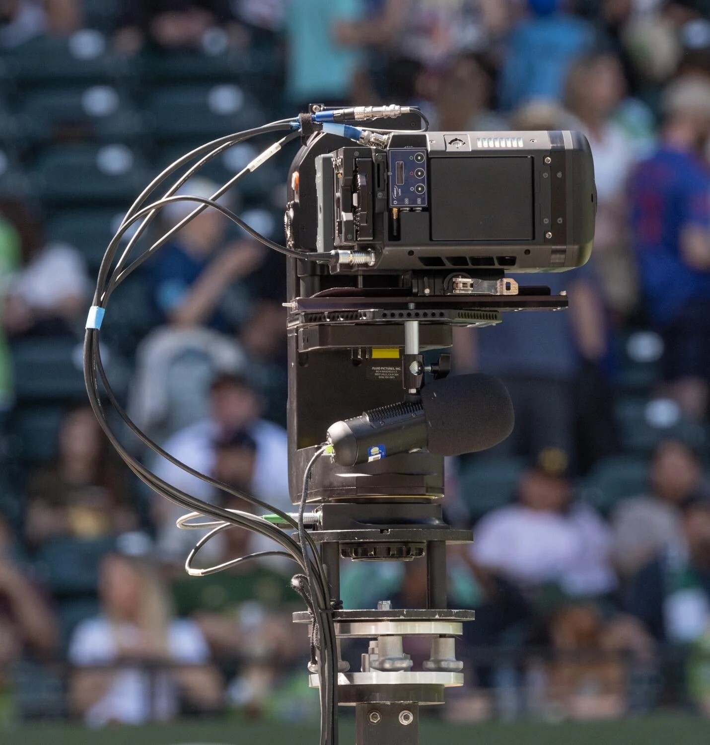 1716998269_apple_immersive_video_camera_2.jpg