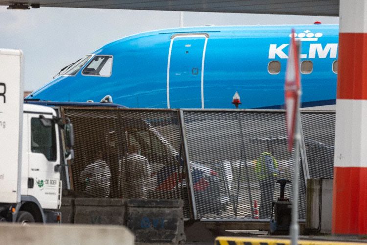 klm_e190_ph-ezl_amsterdam_240529_1.jpg