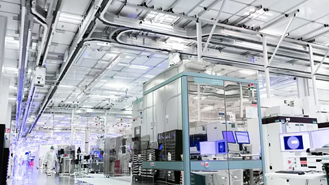 newsroom-intel-ireland-fab34-cleanroom-7-480-270.jpg