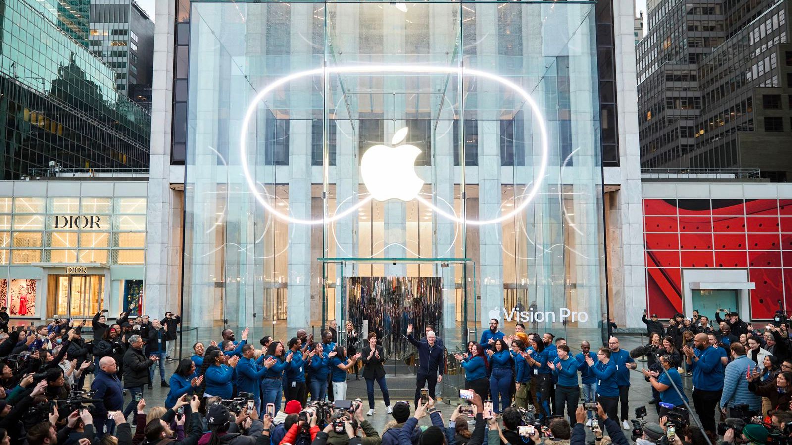 Apple-Fifth-Avenue-Vision-Pro-Launch.jpg