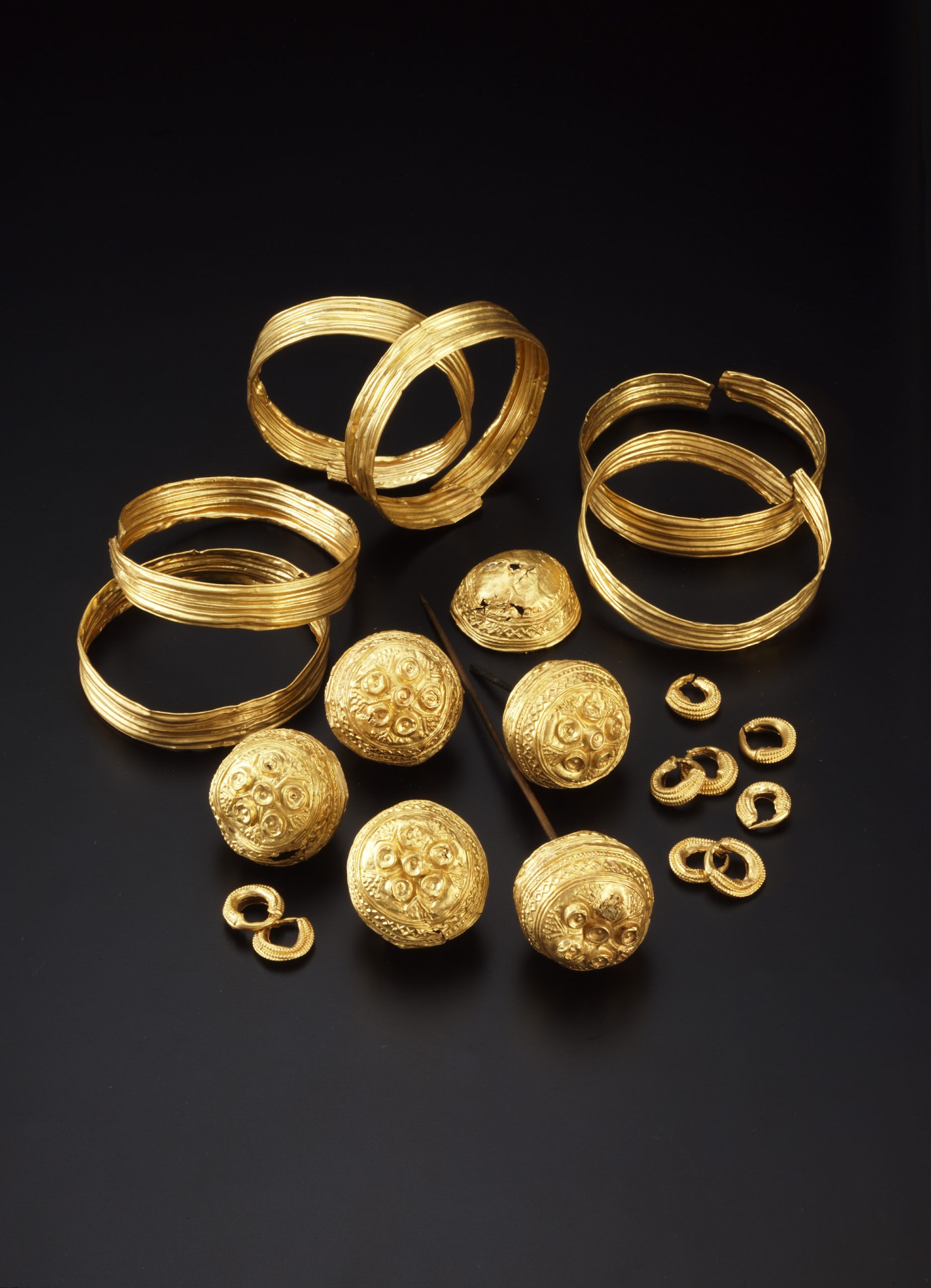 Gold-Jewellery-of-the-Lady-of-Ditzingen-Schockingen-scaled.jpg