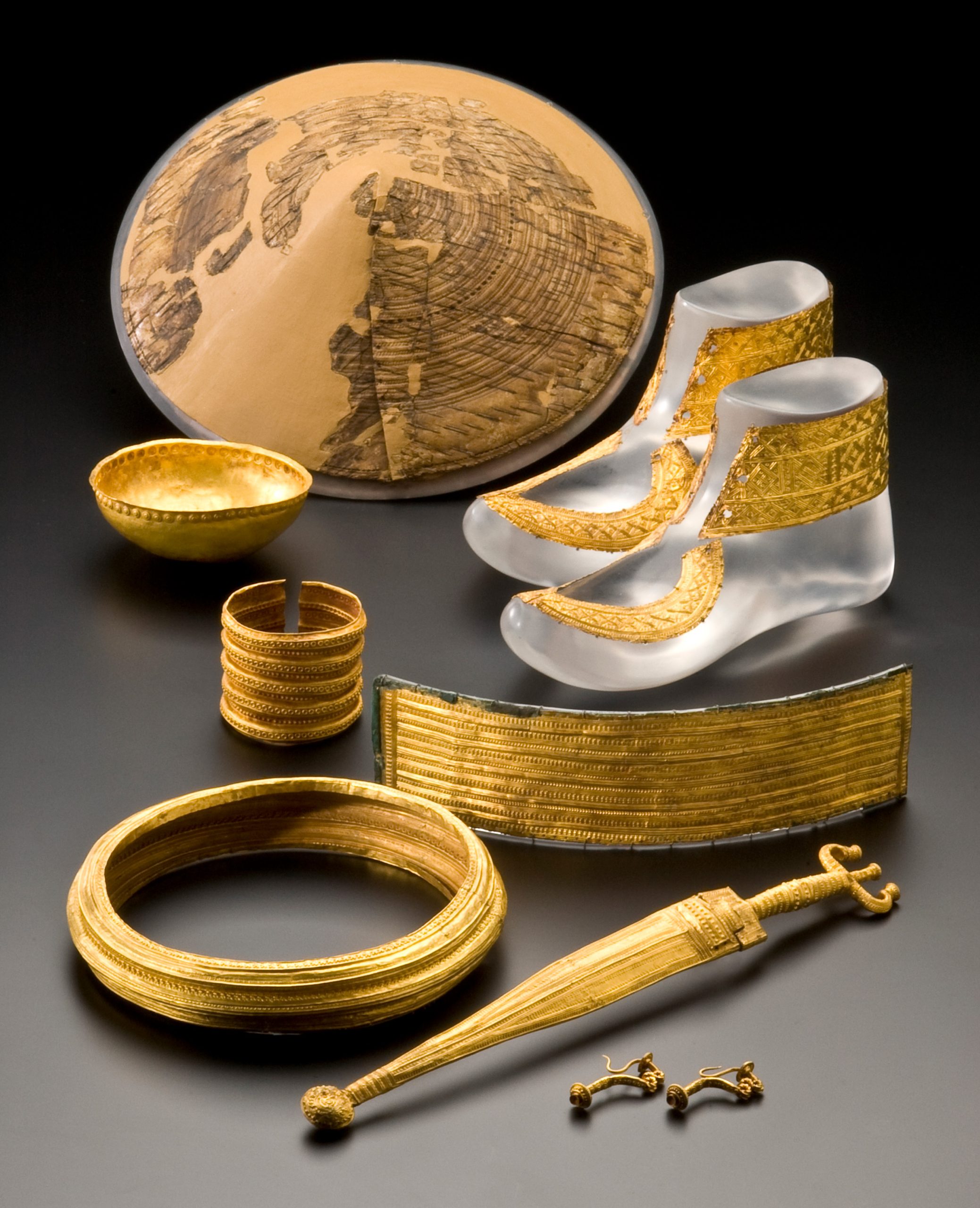 Rich-Gold-Finds-and-the-Hat-Made-From-Birch-Bark-From-Eberdingen-Hochdorf-scaled.jpg
