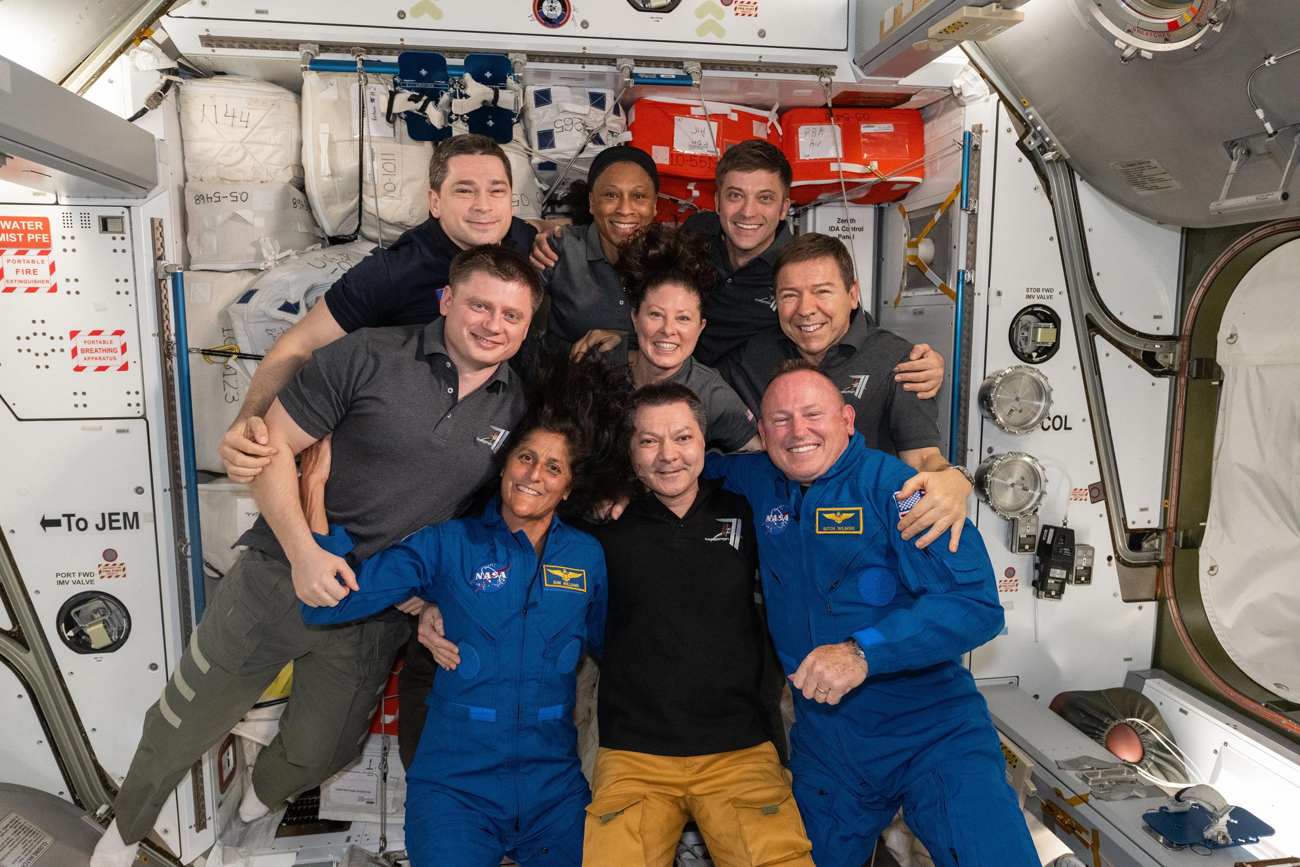 Expedition-71-and-Crew-Flight-Test-Members-Pose-for-Team-Portrait-scaled.jpg