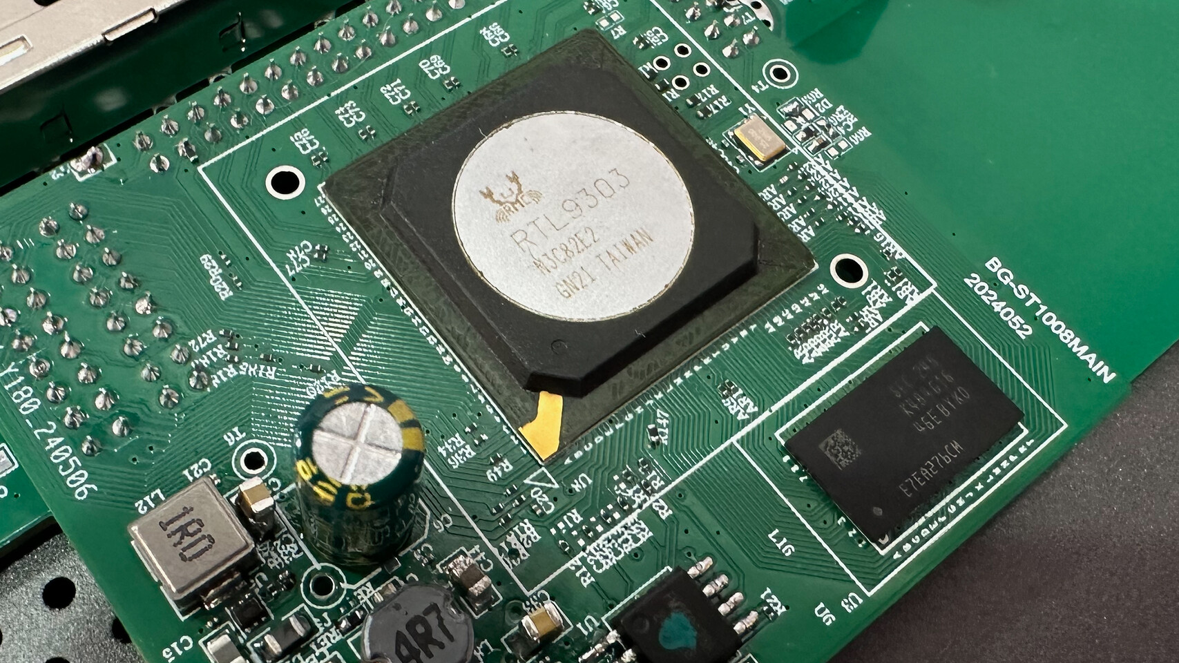 xRjVNJOr2DcE9MWm.jpg