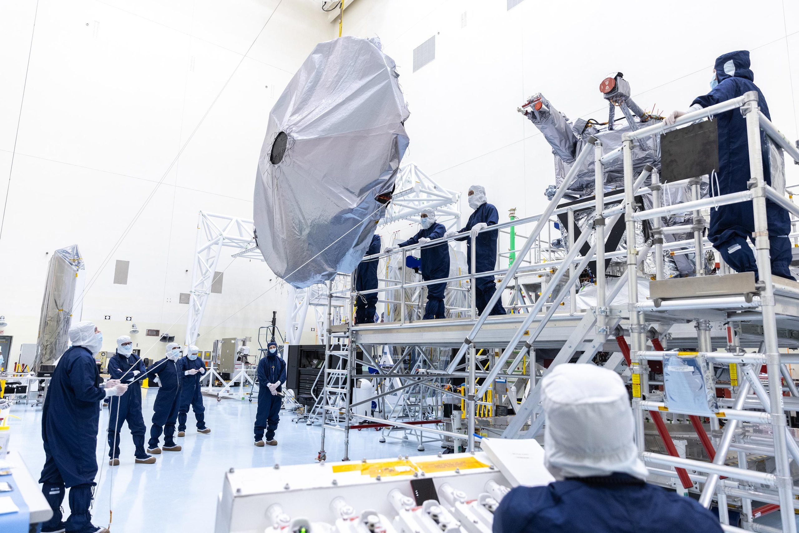 Europa-Clipper-High-Gain-Antenna-Install-scaled.jpg