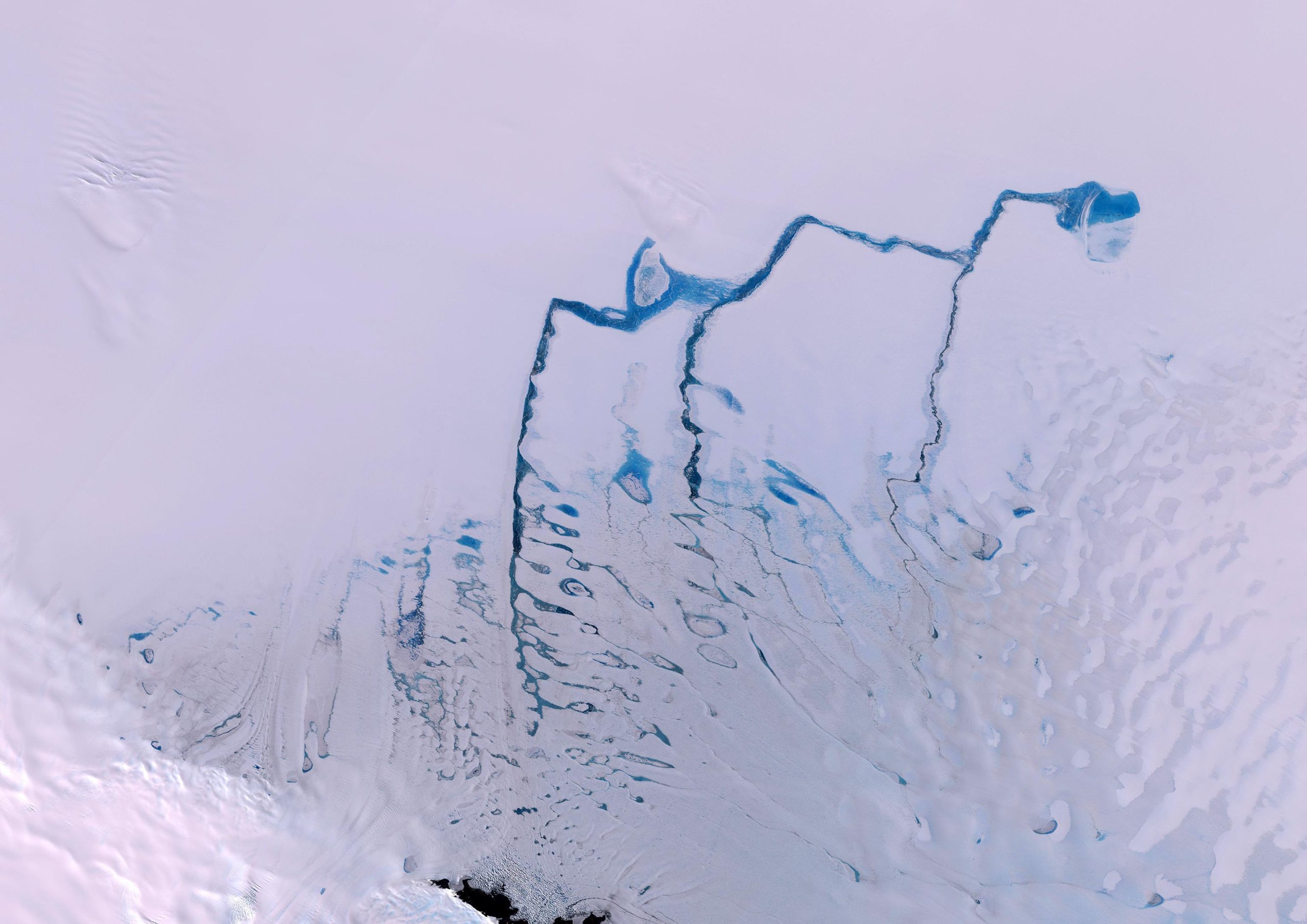 Pooled-Meltwater-Slush-Nivlisen-Ice-Shelf-Antarctica-scaled_jpg_92.jpg