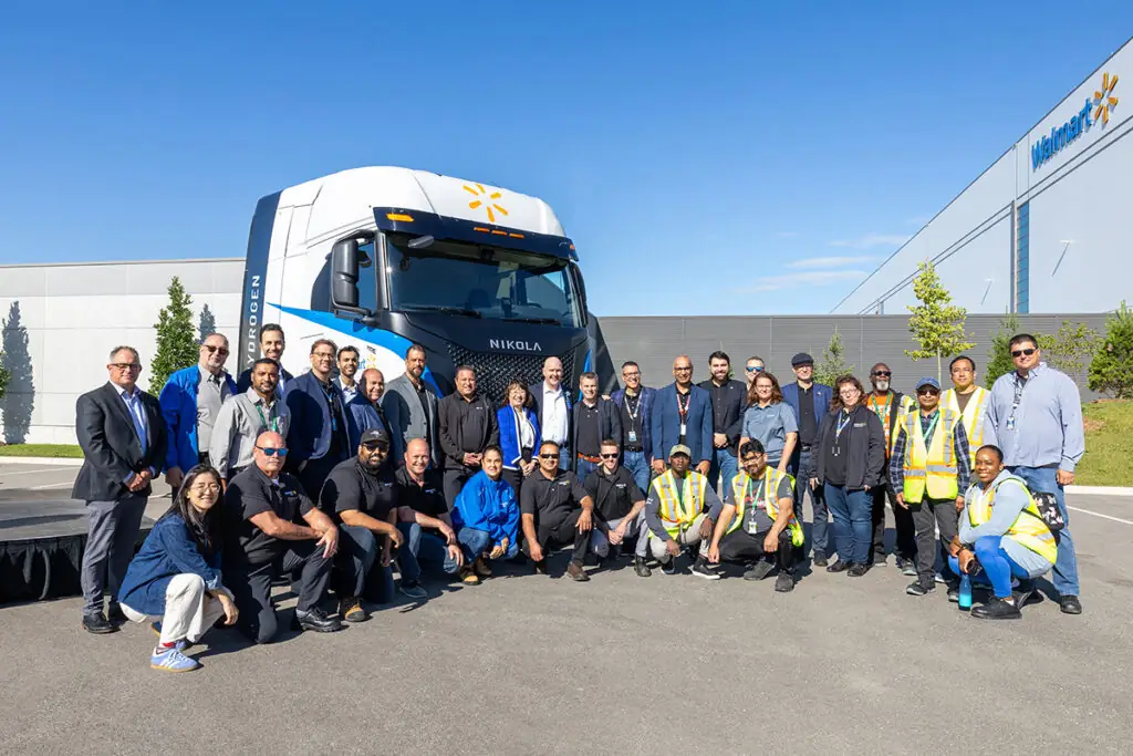 Walmart-Canada-Hydrogen-Group-photo_small-1024x683.jpg.webp