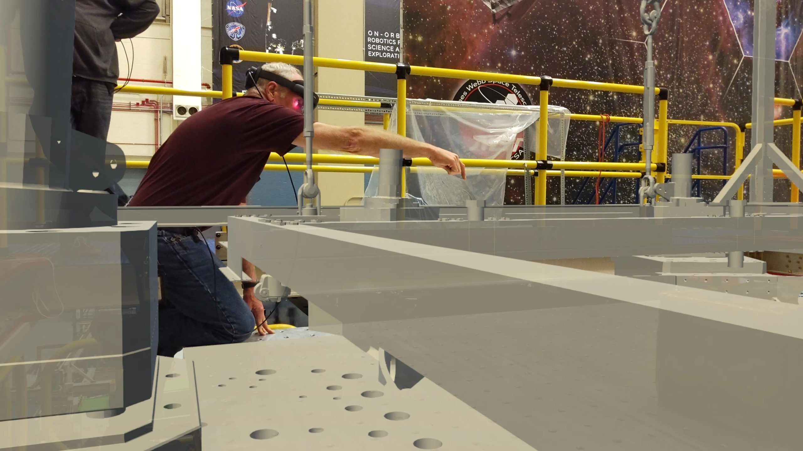 Engineers-Wearing-Augmented-Reality-Headsets-Test-Placement-Scaffolding-Design-scaled_jpg_92.jpg