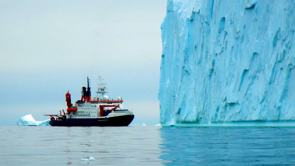 RV-Polarstern-Pine-Island-Bay-Iceberg_jpg_92.jpg