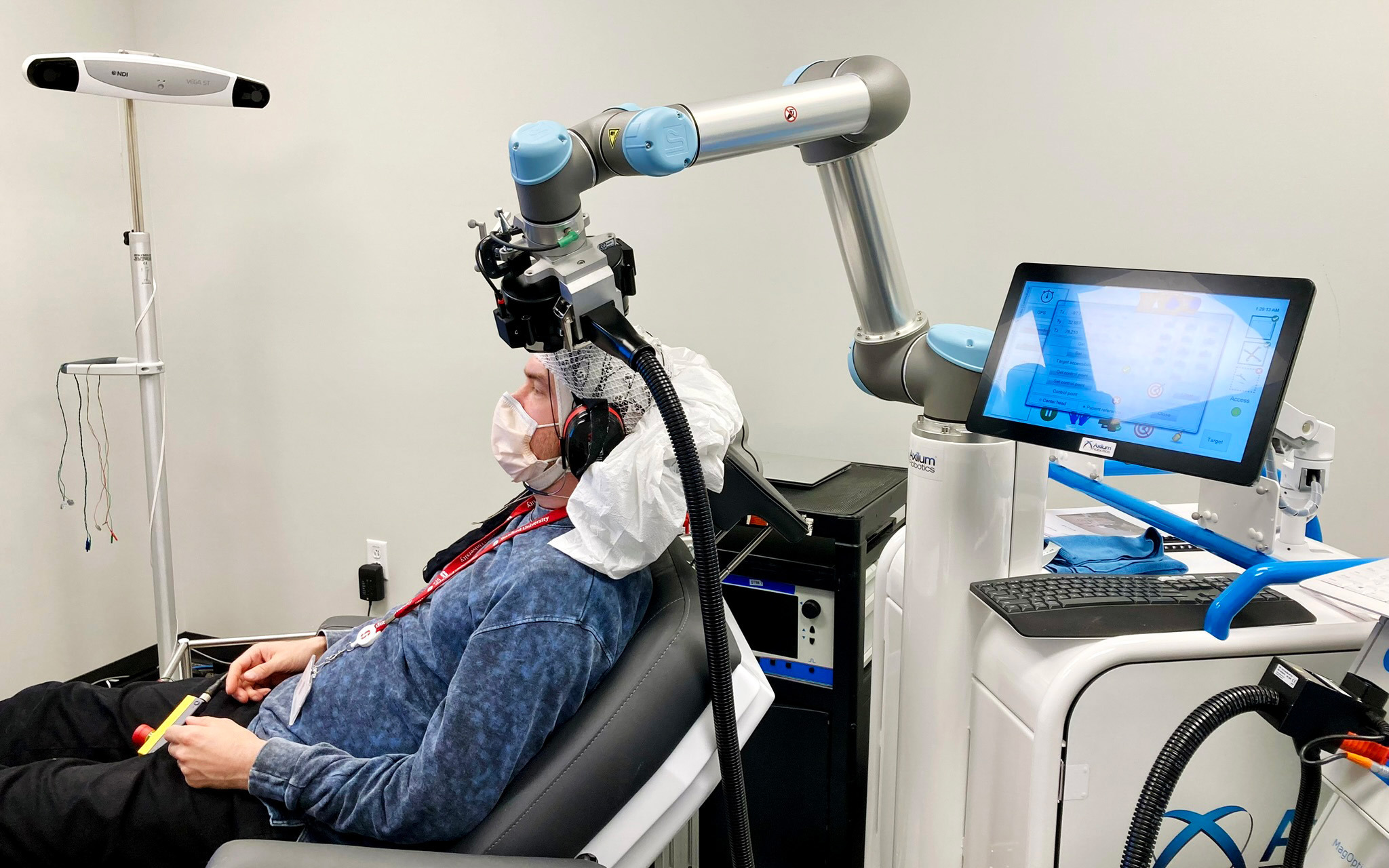 Robotic-Arm-Holds-TMS-Coil-Brain-Stimulation_jpg_92.jpg