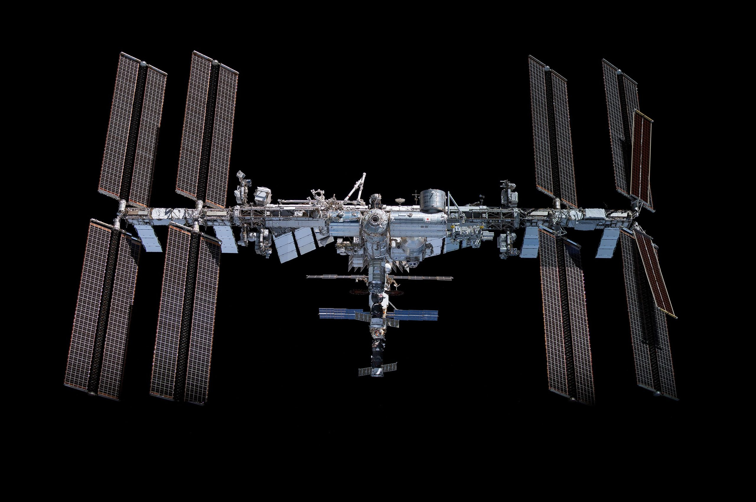 Station-Pictured-SpaceX-Crew-Dragon-scaled_jpg_92.jpg
