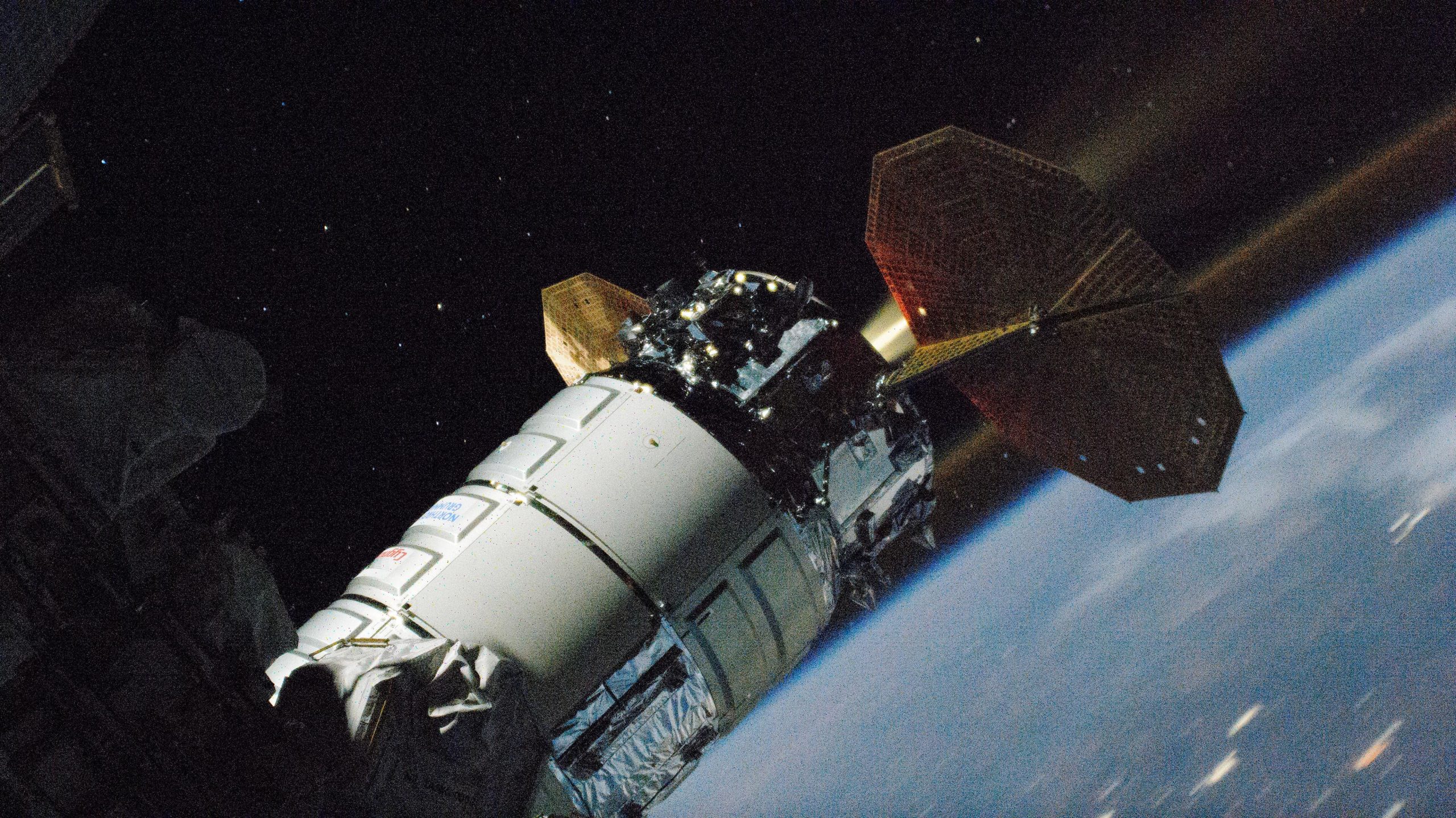 Cygnus-Space-Freighter-Fires-Its-Single-Engine-Boosting-Space-Station-Orbit-scaled.jpg
