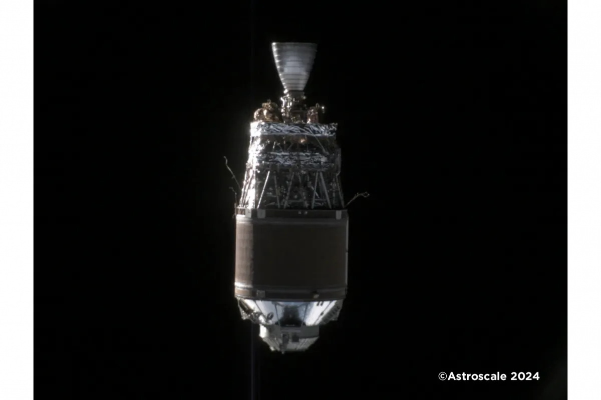 Space_Debris_Image_Taken_from_50_Meters_by_Astroscales_ADRAS_J_png_92.jpg