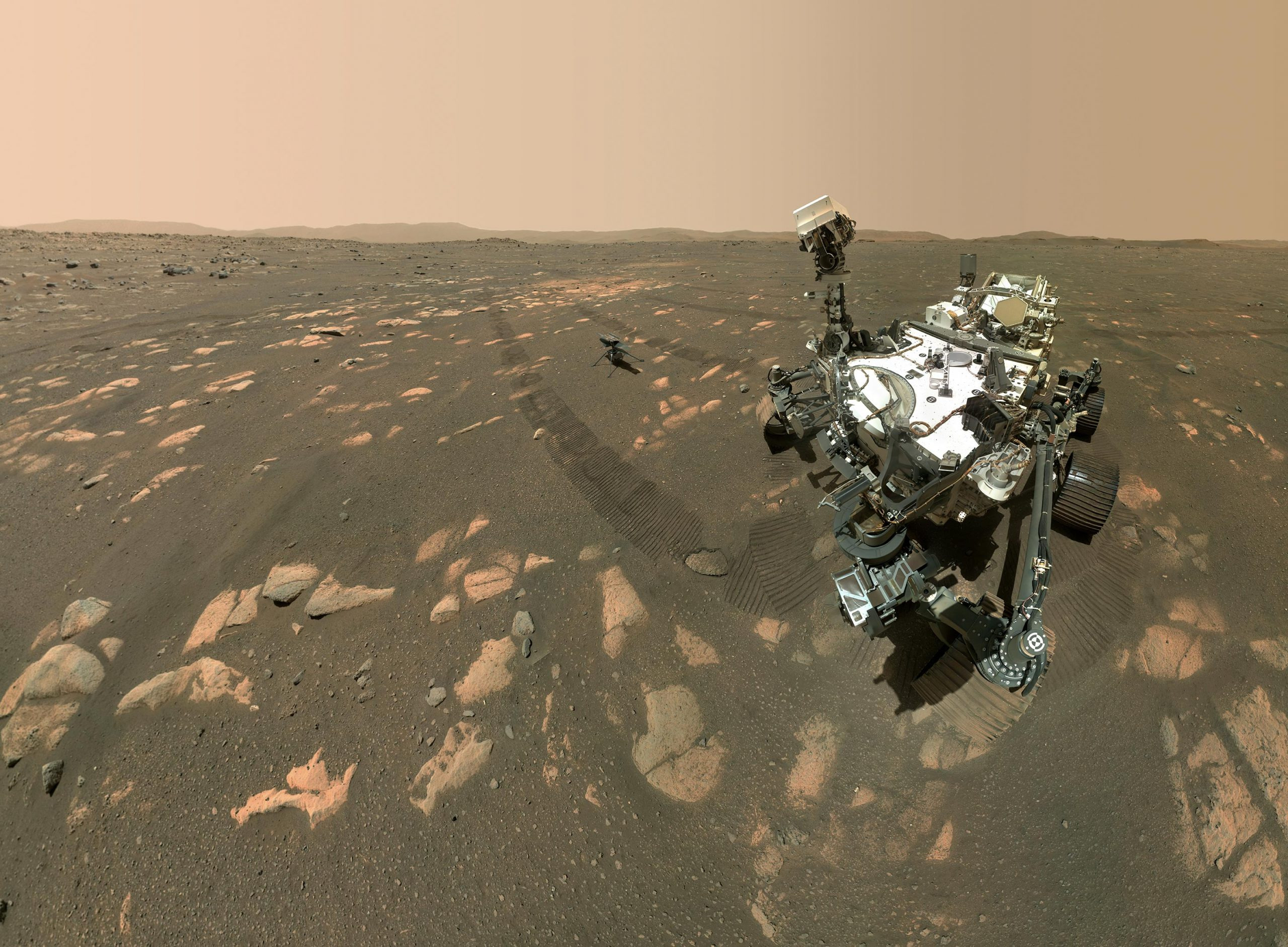 Perseverance-Looking-at-Ingenuity-on-Mars-scaled_jpg_92.jpg