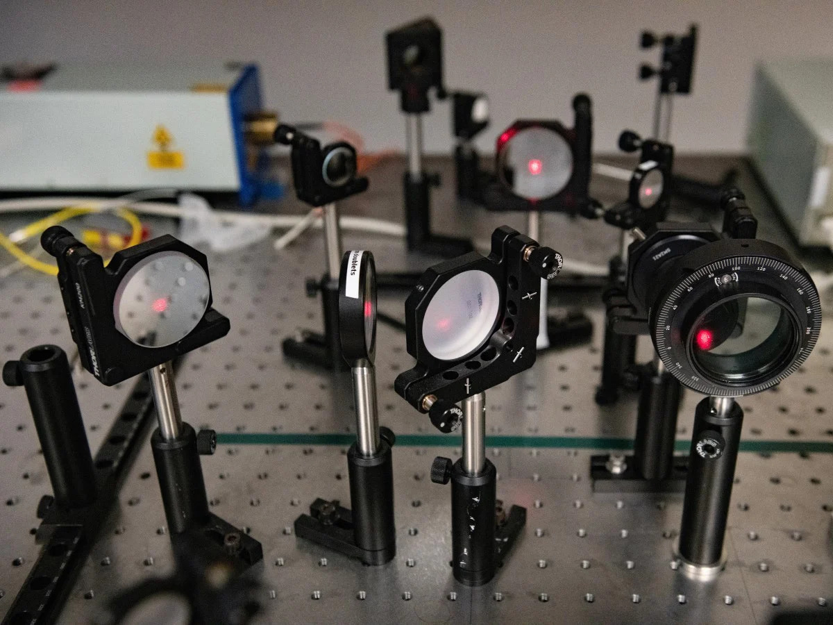 A-Series-of-Mirrors-and-Prisms_jpg_92.jpg