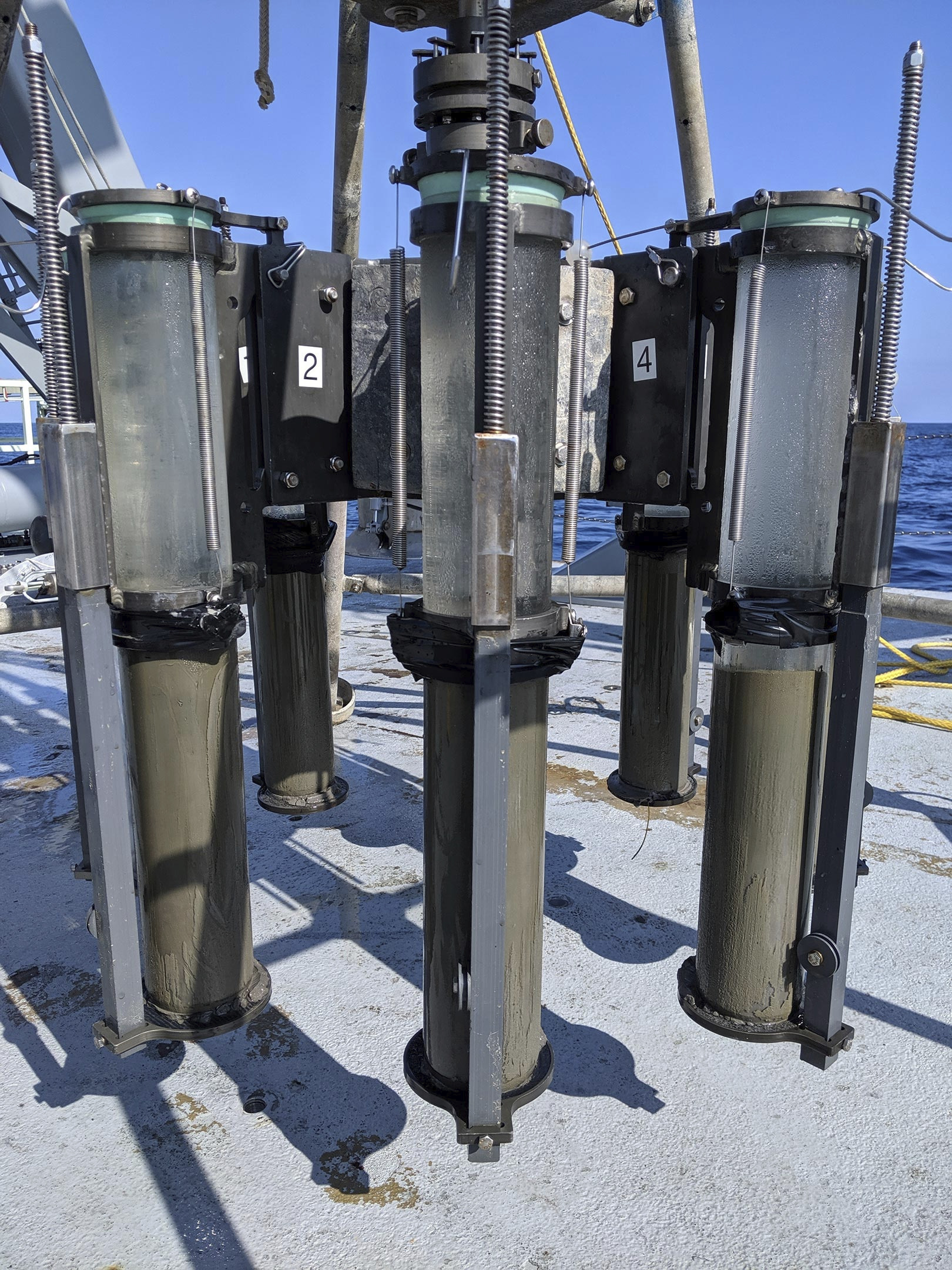 Multicorer-Rig-on-the-RV-Armstrong_jpg_92.jpg