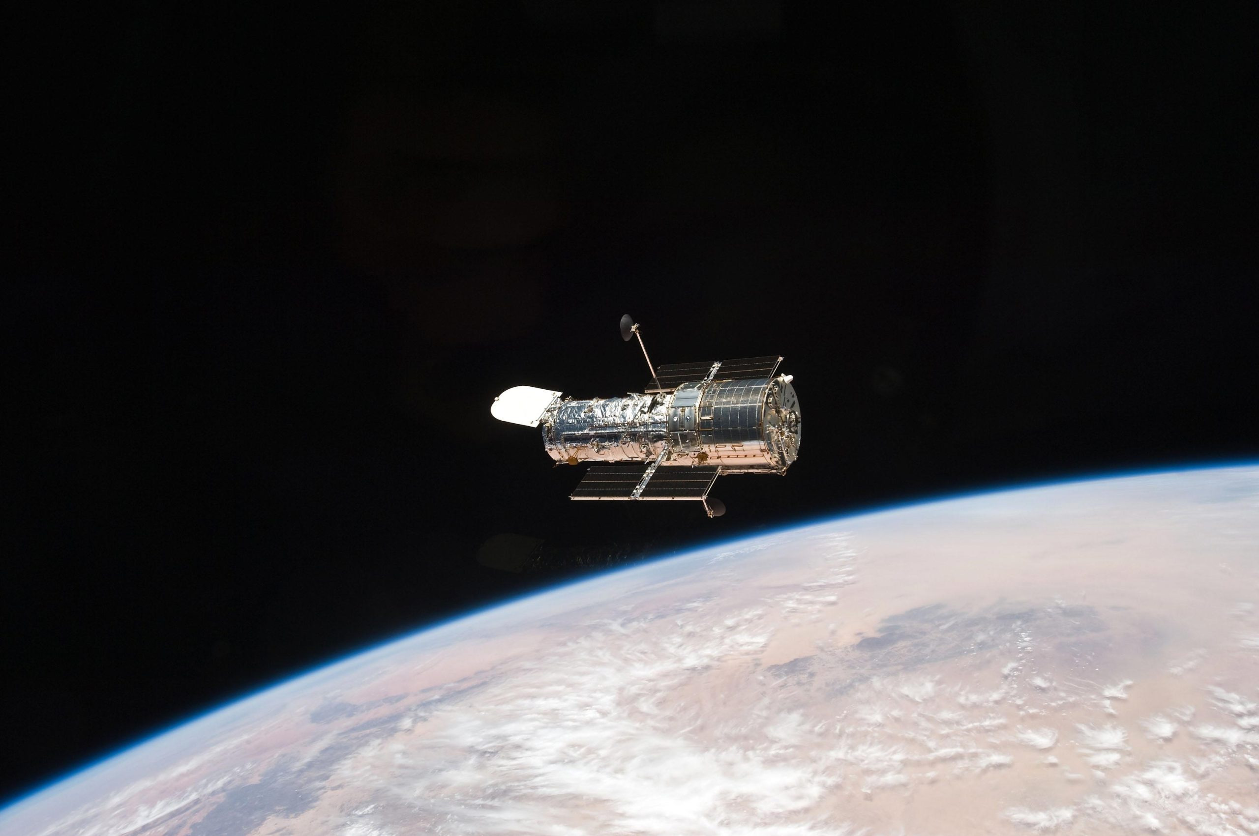 Hubble-Space-Telescope-After-Being-Released-From-Space-Shuttle-Atlantis-scaled_jpg_92.jpg