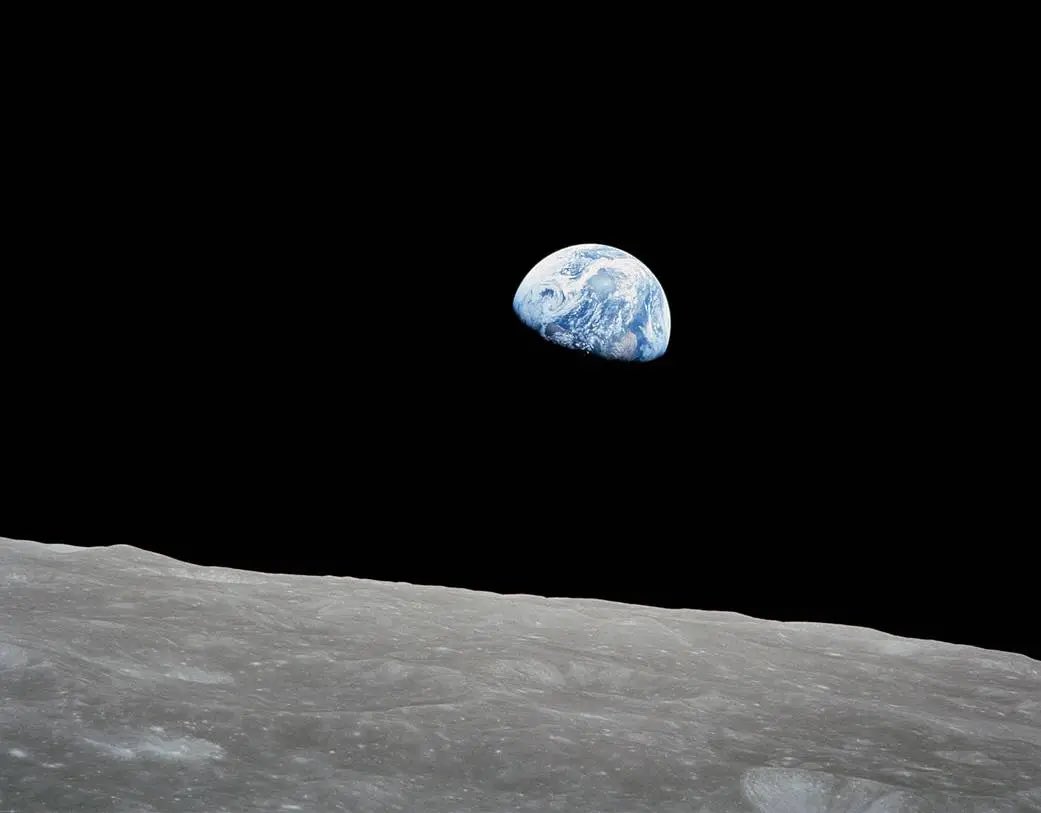 BILL-ANDERS-EARTHRISE.jpeg