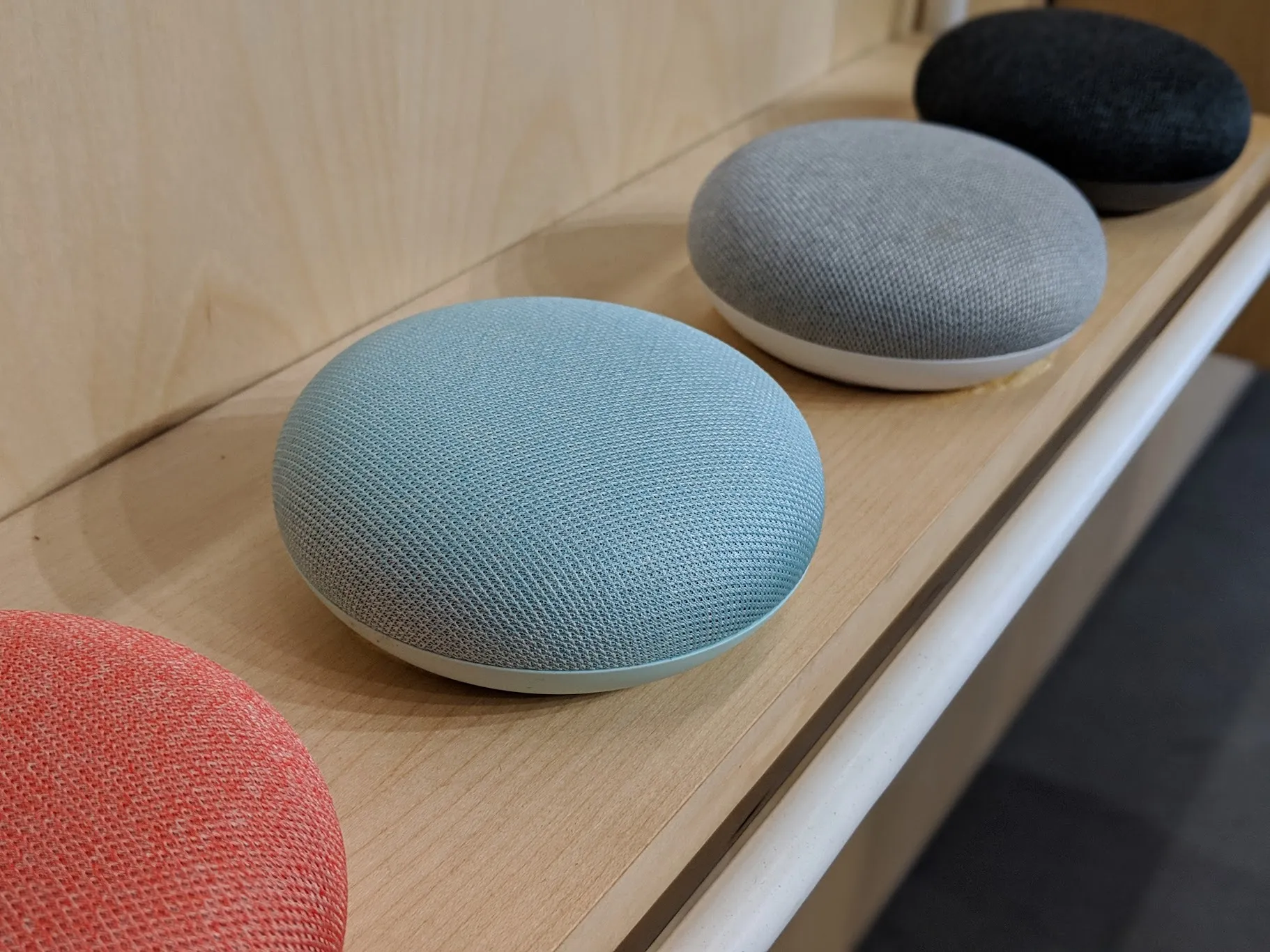 google-home-mini-2.webp