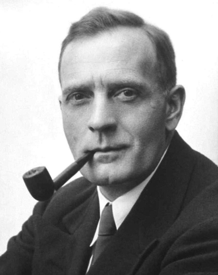 Edwin-Powell-Hubble-Photograph_jpg_92.jpg