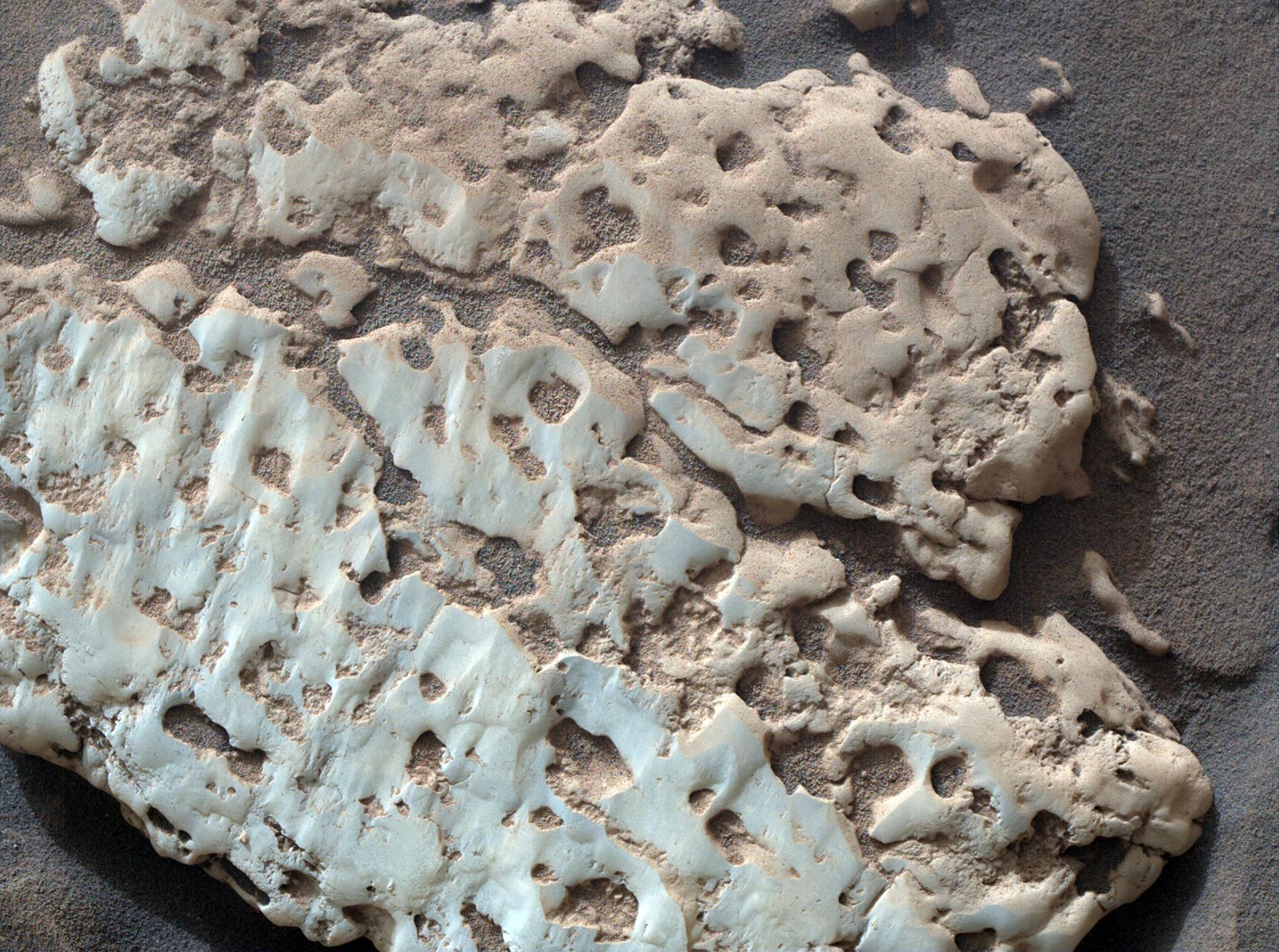 Curiosity-Rock-Sulfur-Snow-Lake_jpg_92.jpg