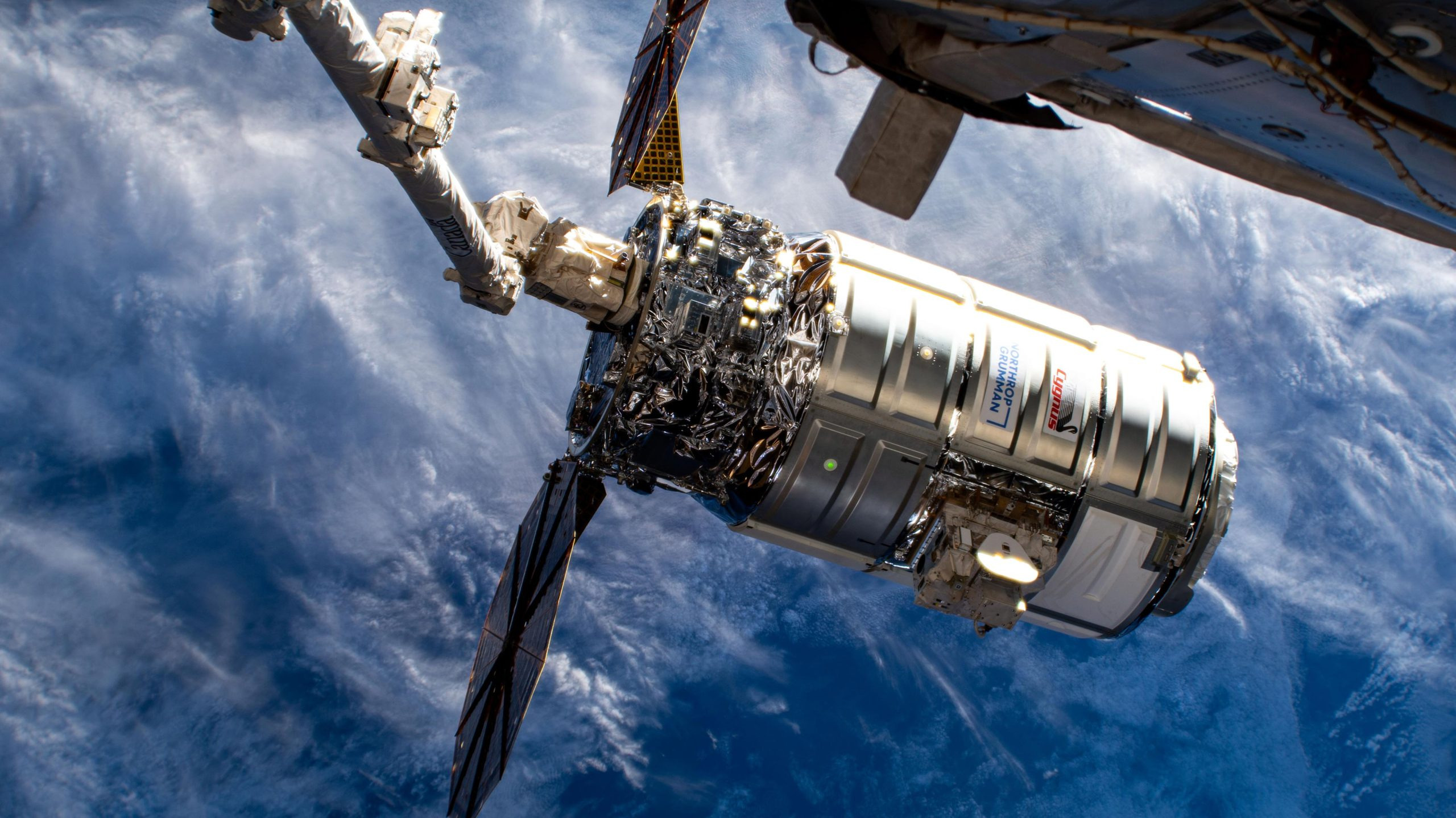 Cygnus-Space-Freighter-Attached-to-Canadarm2-Robotic-Arm-scaled_jpg_92.jpg