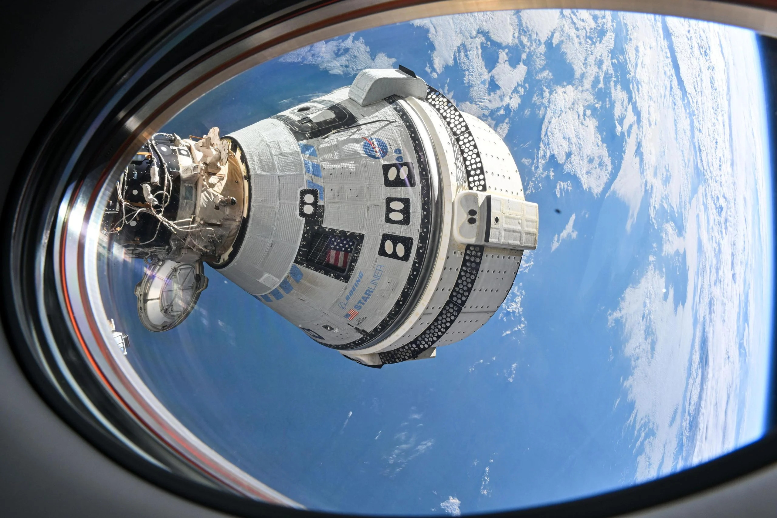 Boeing-Starliner-Spacecraft-Docked-Harmony-Module-Window-SpaceX-Dragon-Endeavour-scaled_jpg_92.jpg