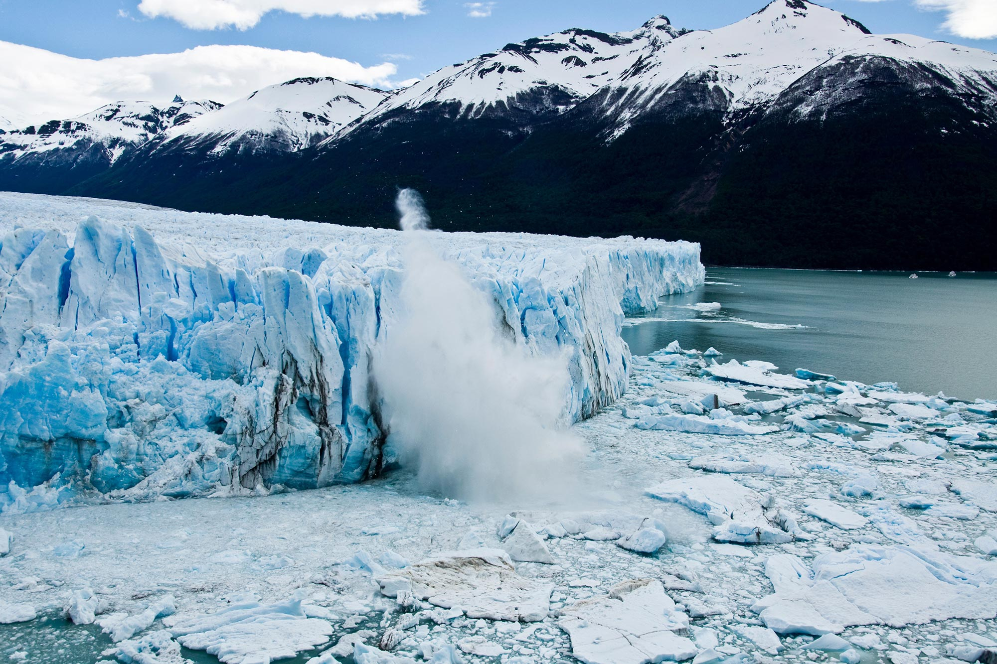 Perito-Moreno-Glacier-Argentina_jpg.jpg
